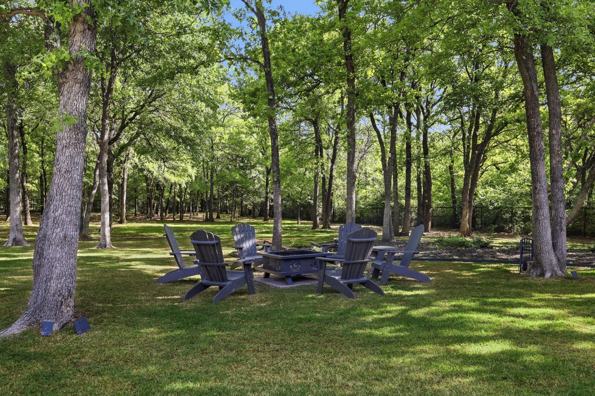  Resort-Style Estate Living on 1.9 Wooded Acres in Prestigious Shadow Wood Estate - 物件實景