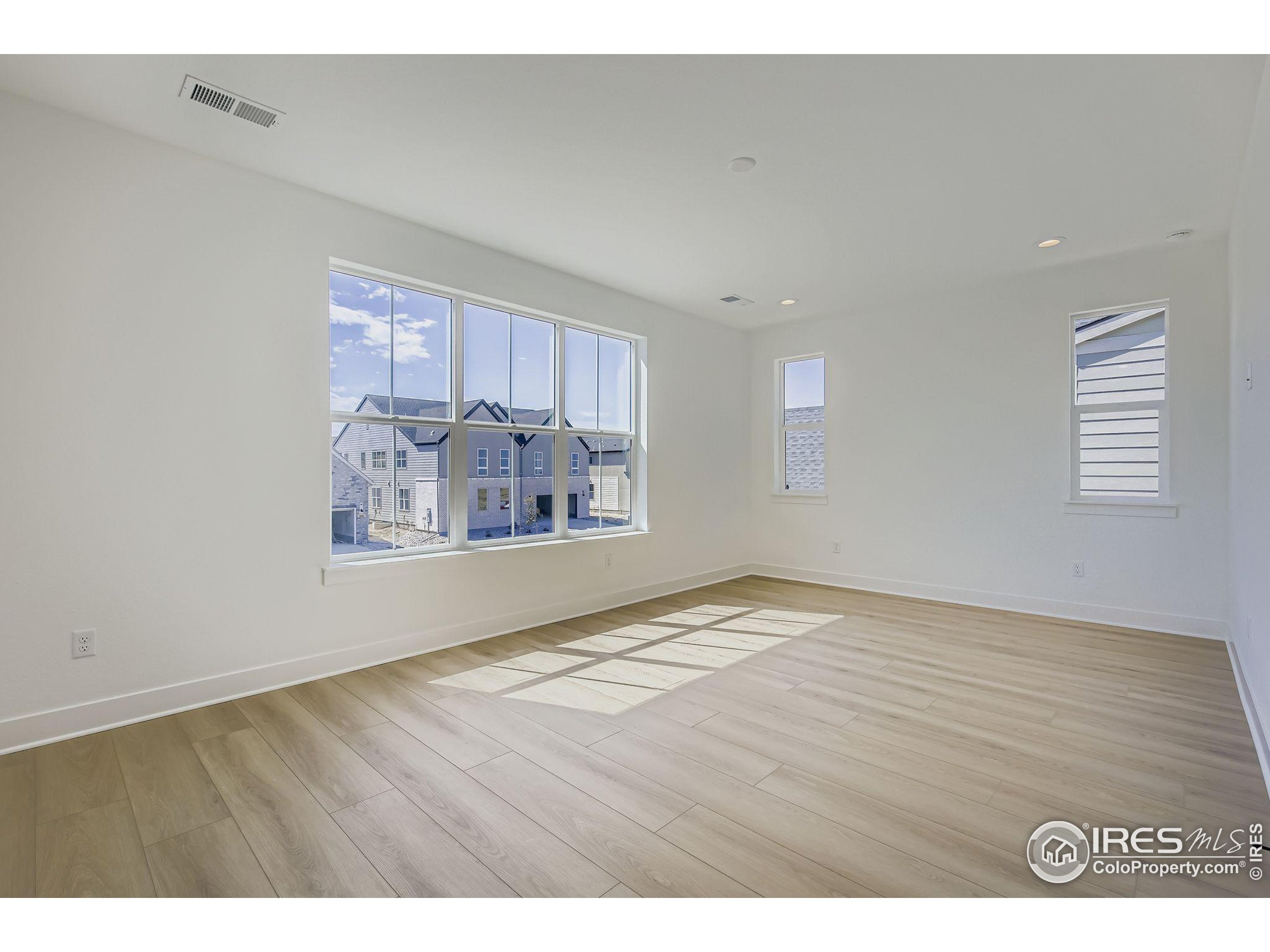 Loveland, Colorado, 80538, United States, 5 Bedrooms Bedrooms, ,6 BathroomsBathrooms,Residential,For Sale,1913101