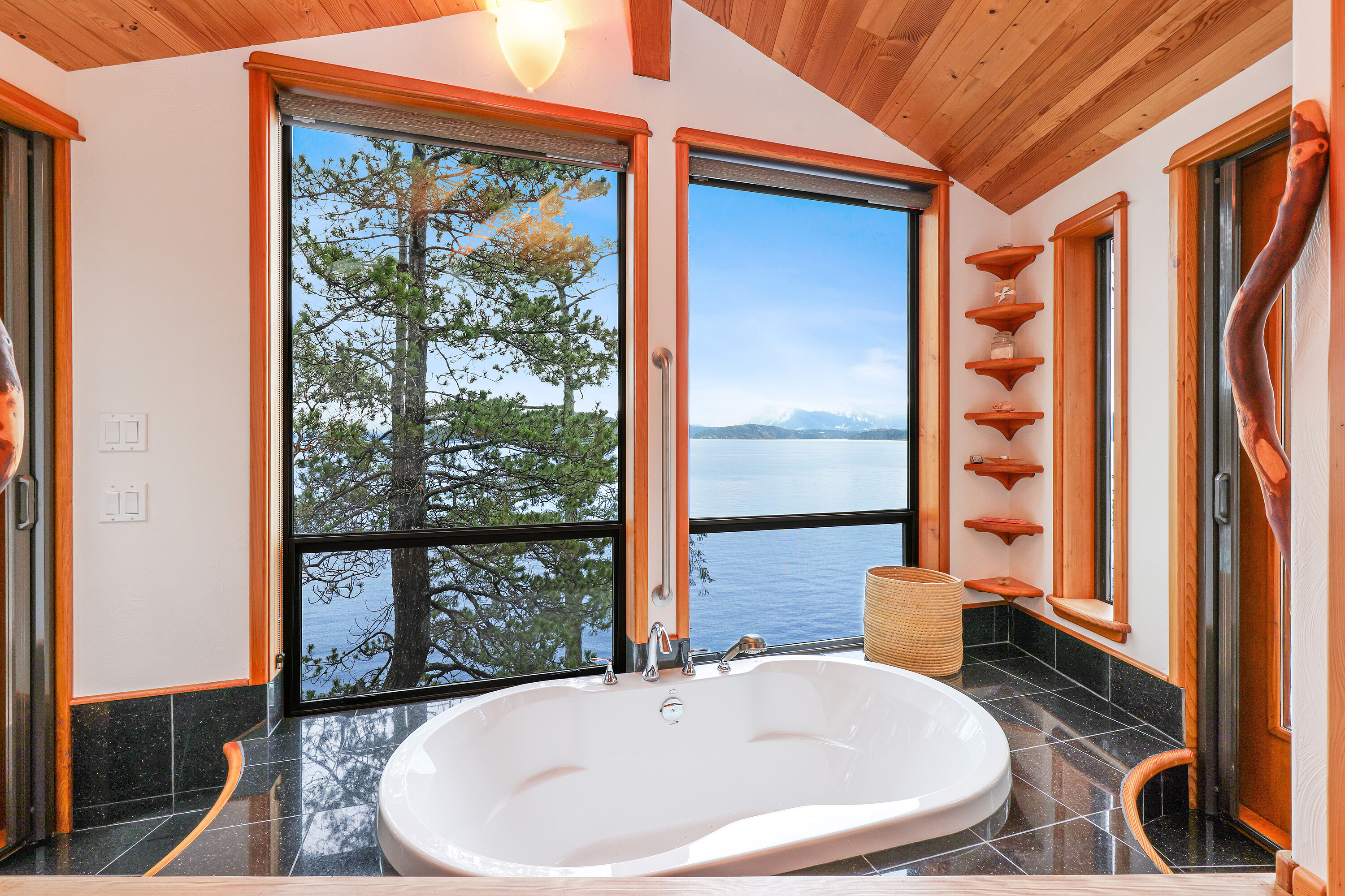  Private Lake Property - 物件實景