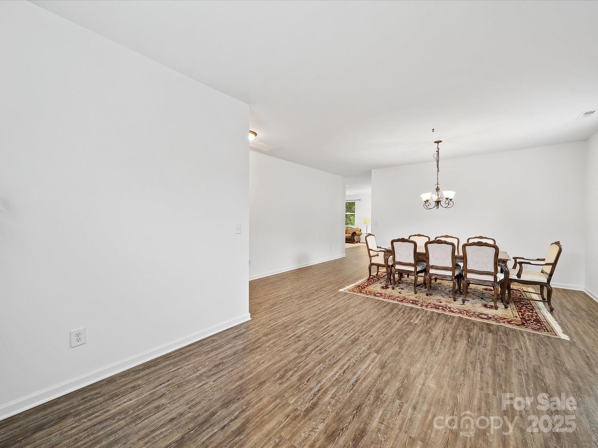 Matthews, North Carolina, 28105, United States, 4 Bedrooms Bedrooms, ,3 BathroomsBathrooms,Residential,For Sale,1865388
