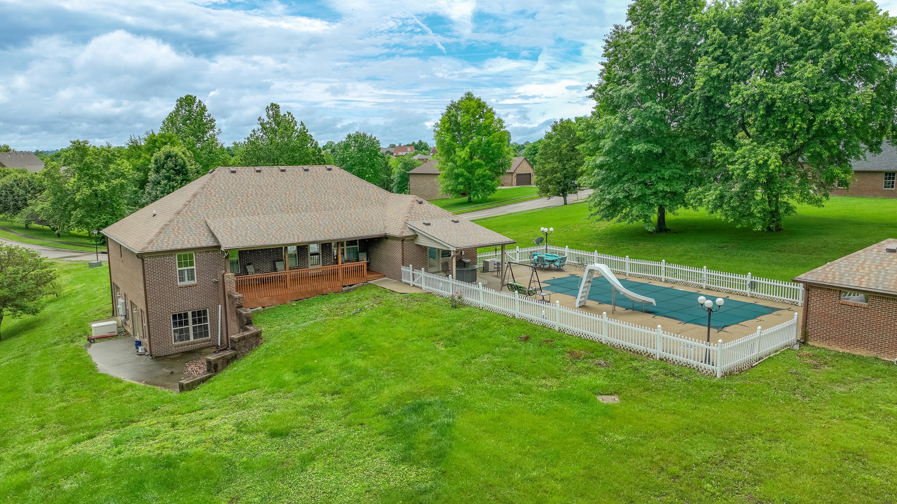 Richmond, Kentucky, 40475, United States, 3 Bedrooms Bedrooms, ,2 BathroomsBathrooms,Residential,For Sale,2047972