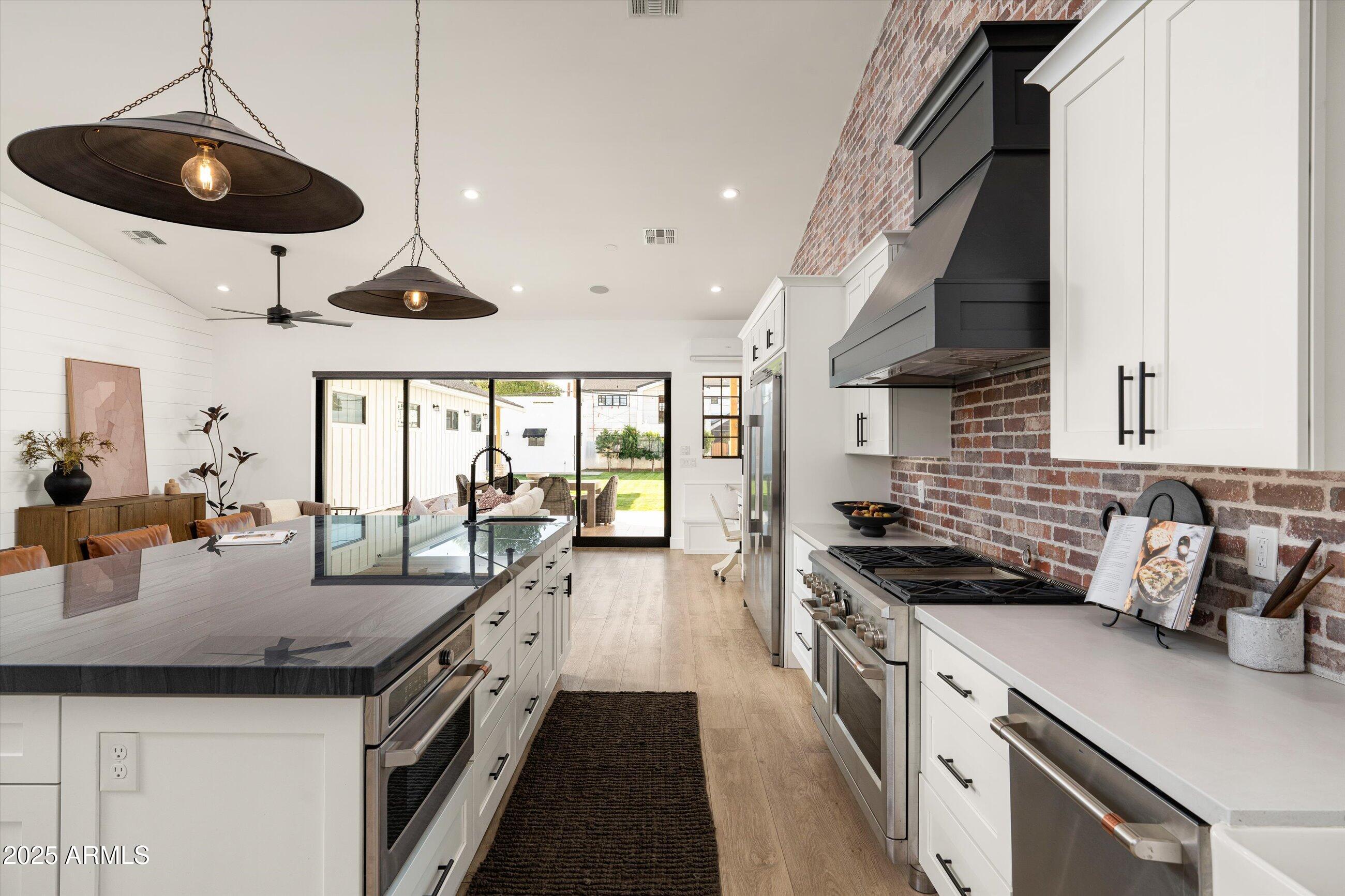 Phoenix, Arizona, 85018, United States, 4 Bedrooms Bedrooms, ,4 BathroomsBathrooms,Residential,For Sale,1993183