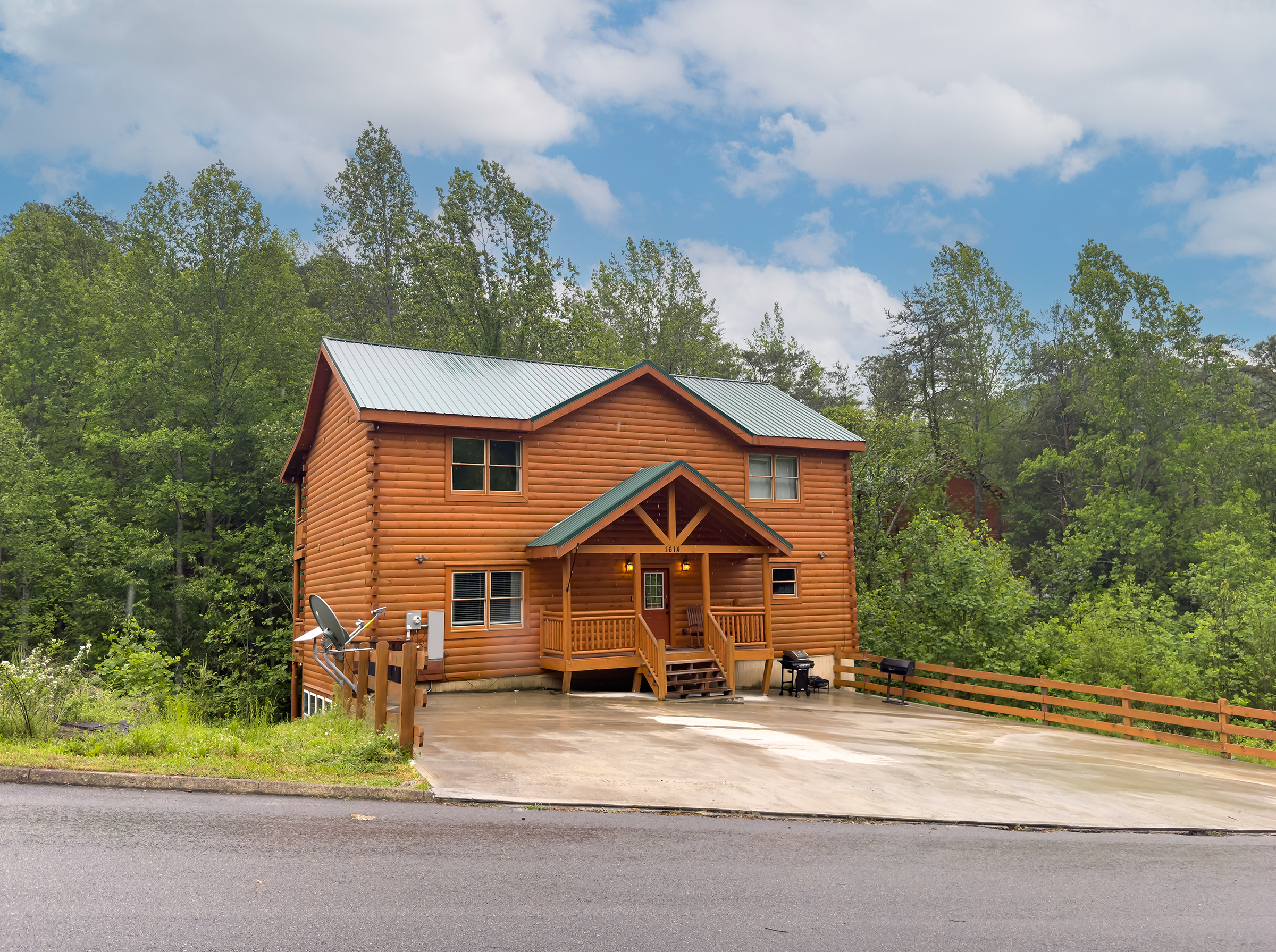 Sevierville, Tennessee, 37862, United States, 6 Bedrooms Bedrooms, ,7 BathroomsBathrooms,Residential,For Sale,1798325