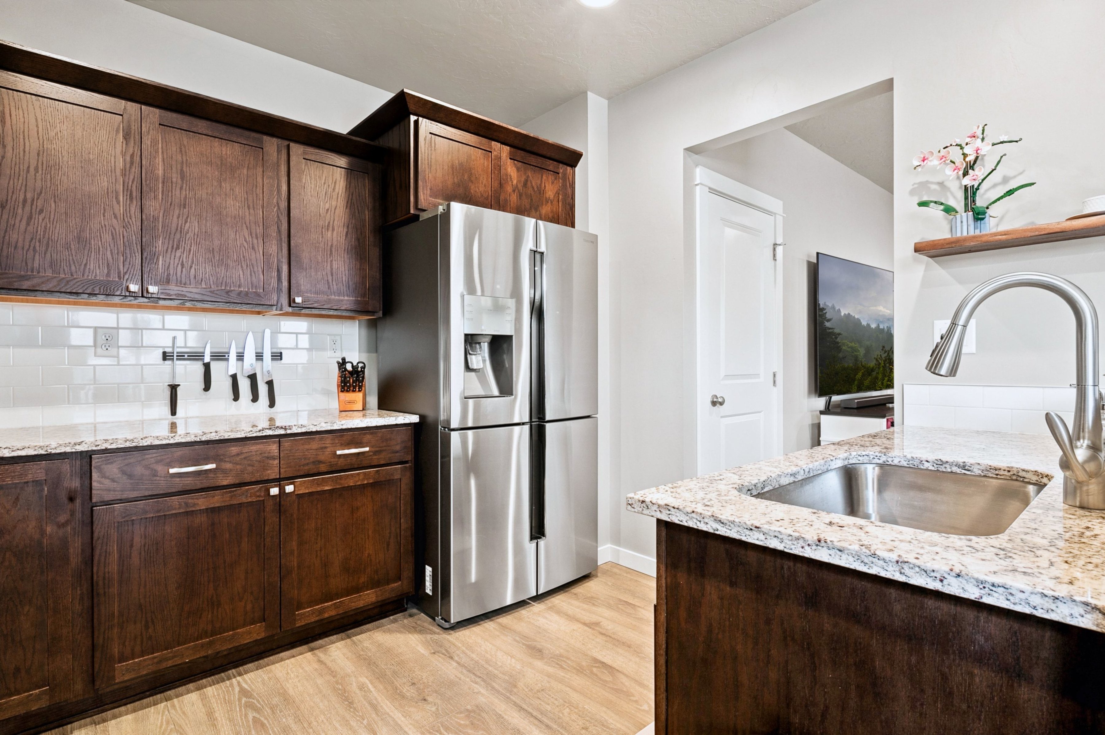  Modern Craftsman Offering Main-Level Primary & RV Parking - 物件實景