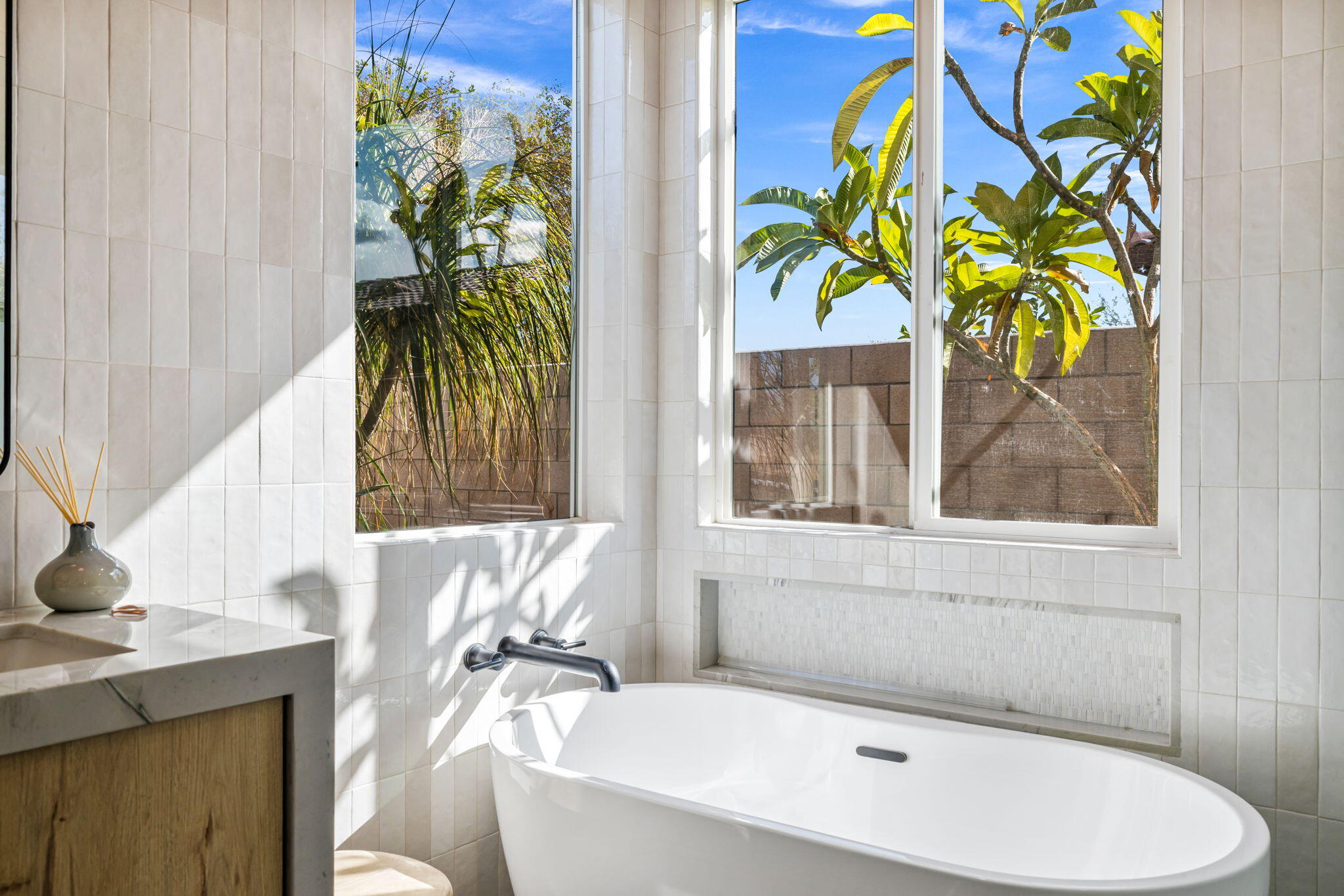 La Quinta, California, 92253, United States, 5 Bedrooms Bedrooms, ,3 BathroomsBathrooms,Residential,For Sale,1998389