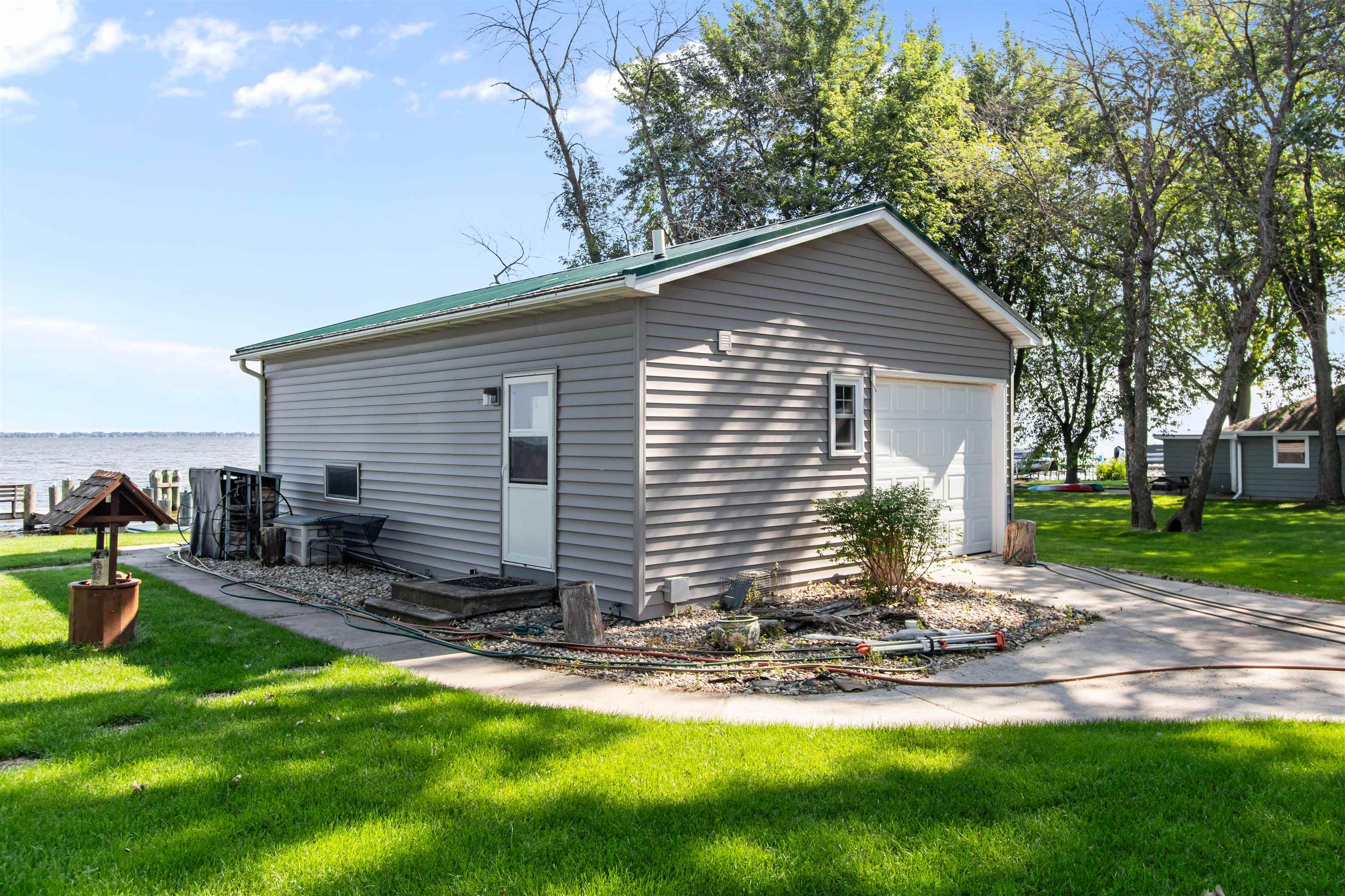 WINNECONNE, Wisconsin, 54986, United States, 2 Bedrooms Bedrooms, ,2 BathroomsBathrooms,Residential,For Sale,1926220