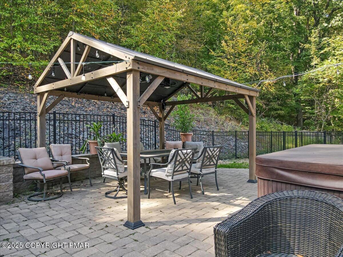 East Stroudsburg, Pennsylvania, 18302, United States, 5 Bedrooms Bedrooms, ,4 BathroomsBathrooms,Residential,For Sale,1980579