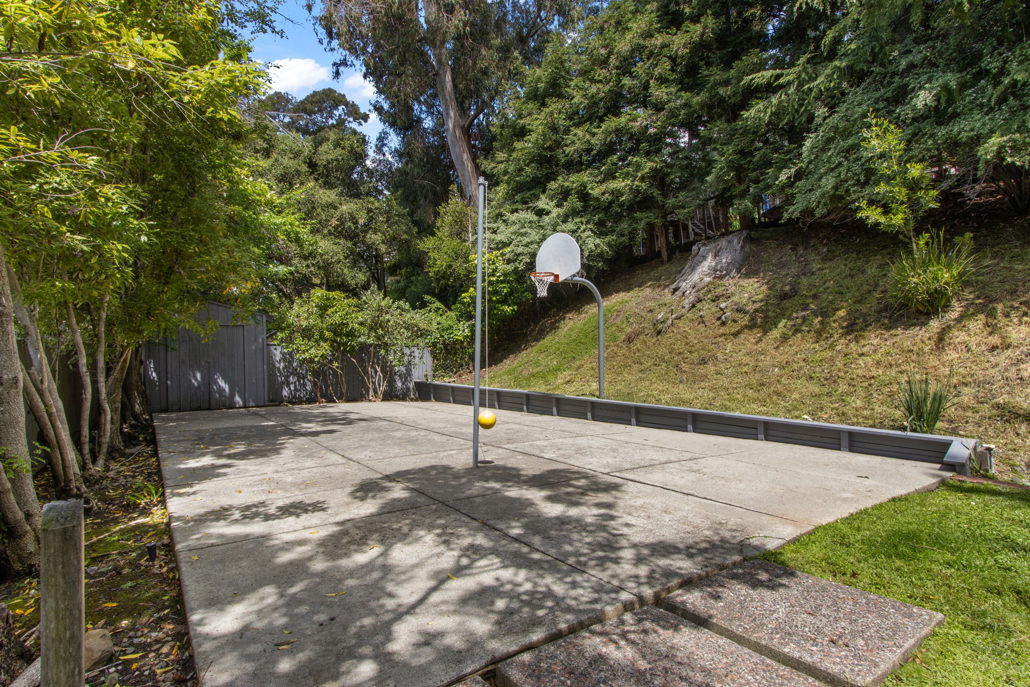  Classic Character Meets Modern Comfort in Crocker Highlands - 物件實景