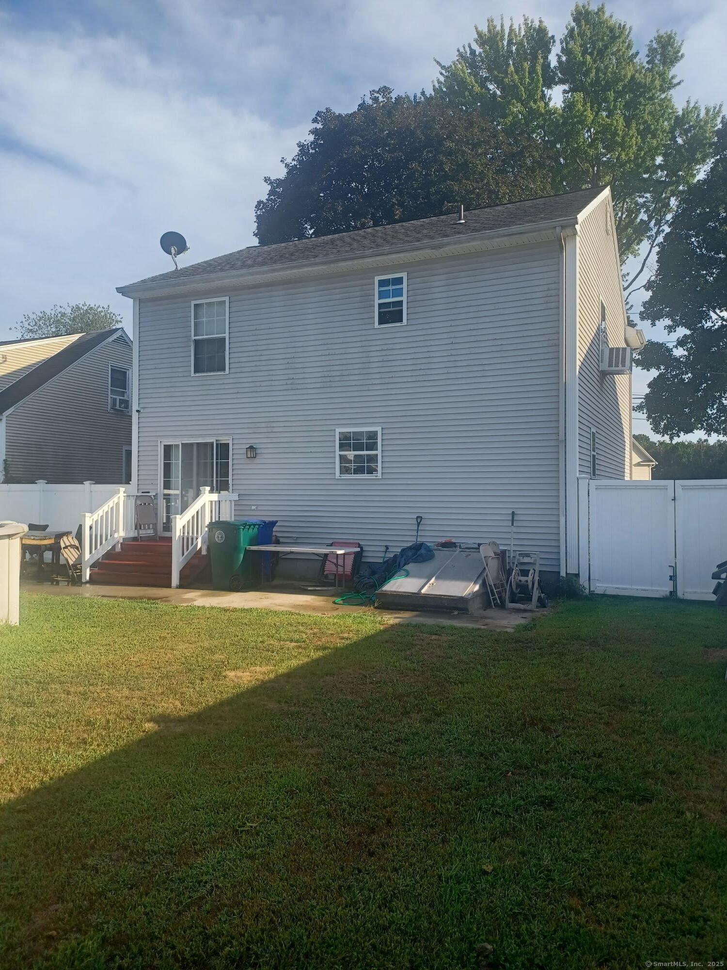 Stratford, Connecticut, 06614, United States, 3 Bedrooms Bedrooms, ,2 BathroomsBathrooms,Residential,For Sale,1926191