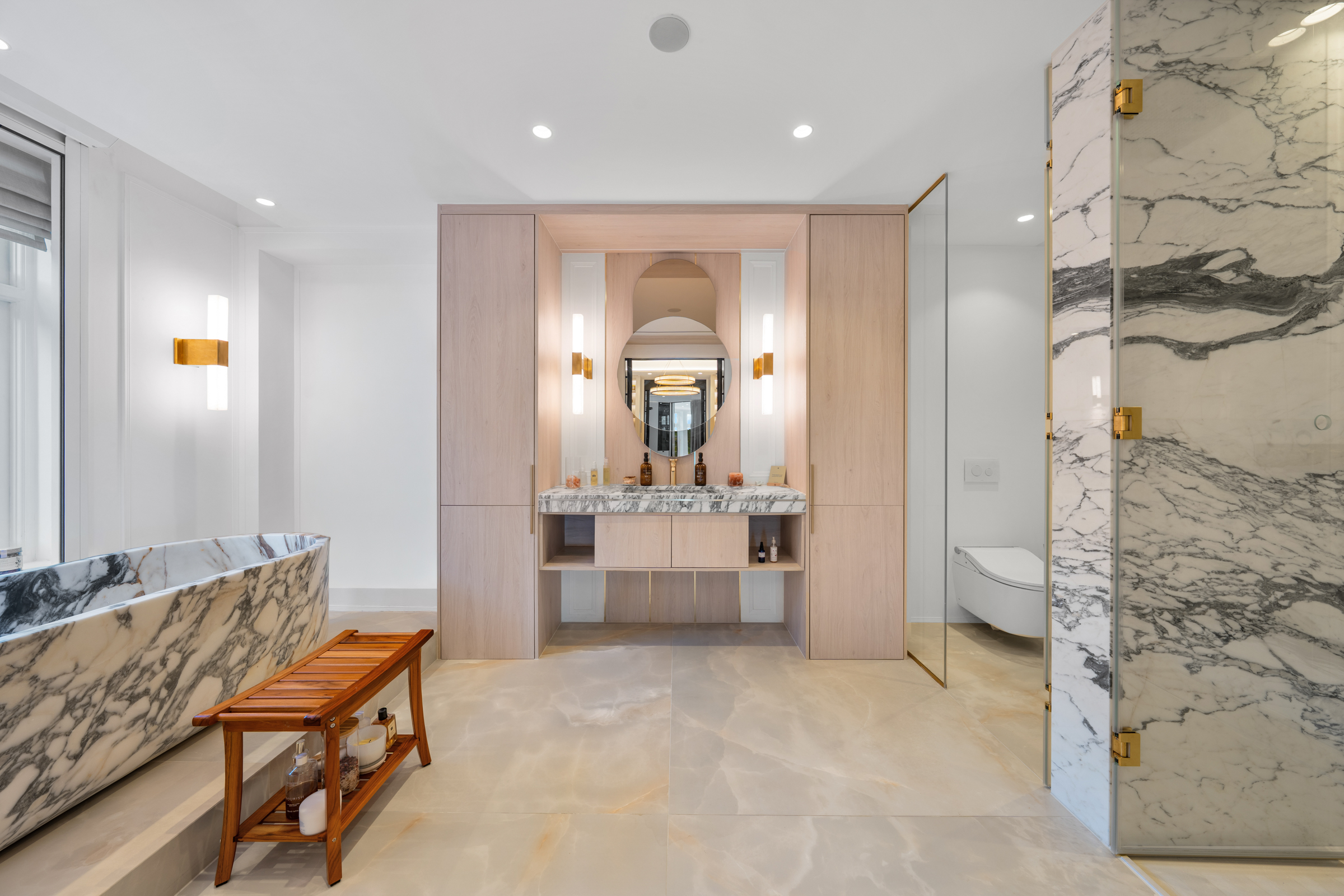 A six-bedroom St George’s Hill house with a private spa and rising-floor pool - 物件實景