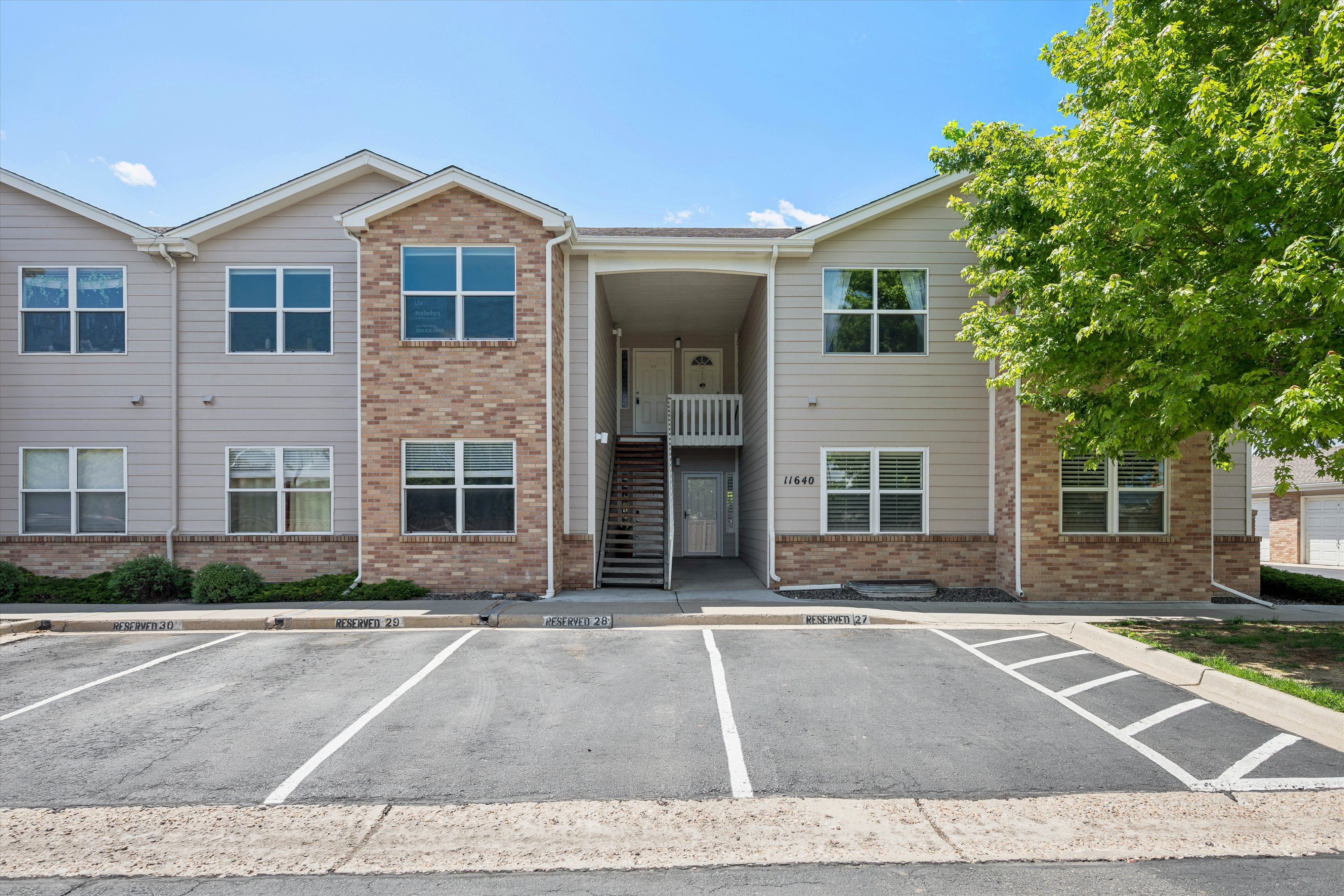  Refreshed, Move-in Ready, And Priced With The Market In Mind - 物件實景