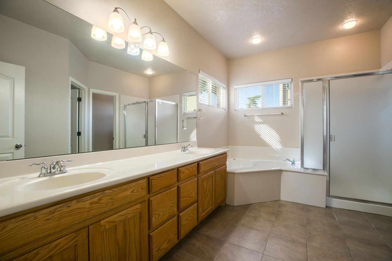 Albuquerque, New Mexico, 87122, United States, 3 Bedrooms Bedrooms, ,2 BathroomsBathrooms,Residential,For Sale,1984801