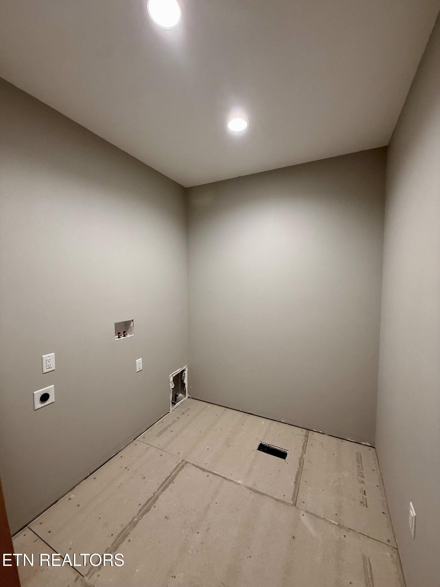 Crossville, Tennessee, 38571, United States, 3 Bedrooms Bedrooms, ,4 BathroomsBathrooms,Residential,For Sale,1981964