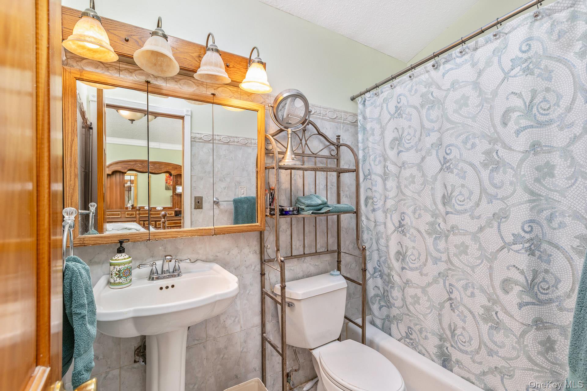 Shoreham, New York, 11786, United States, 3 Bedrooms Bedrooms, ,2 BathroomsBathrooms,Residential,For Sale,1908697