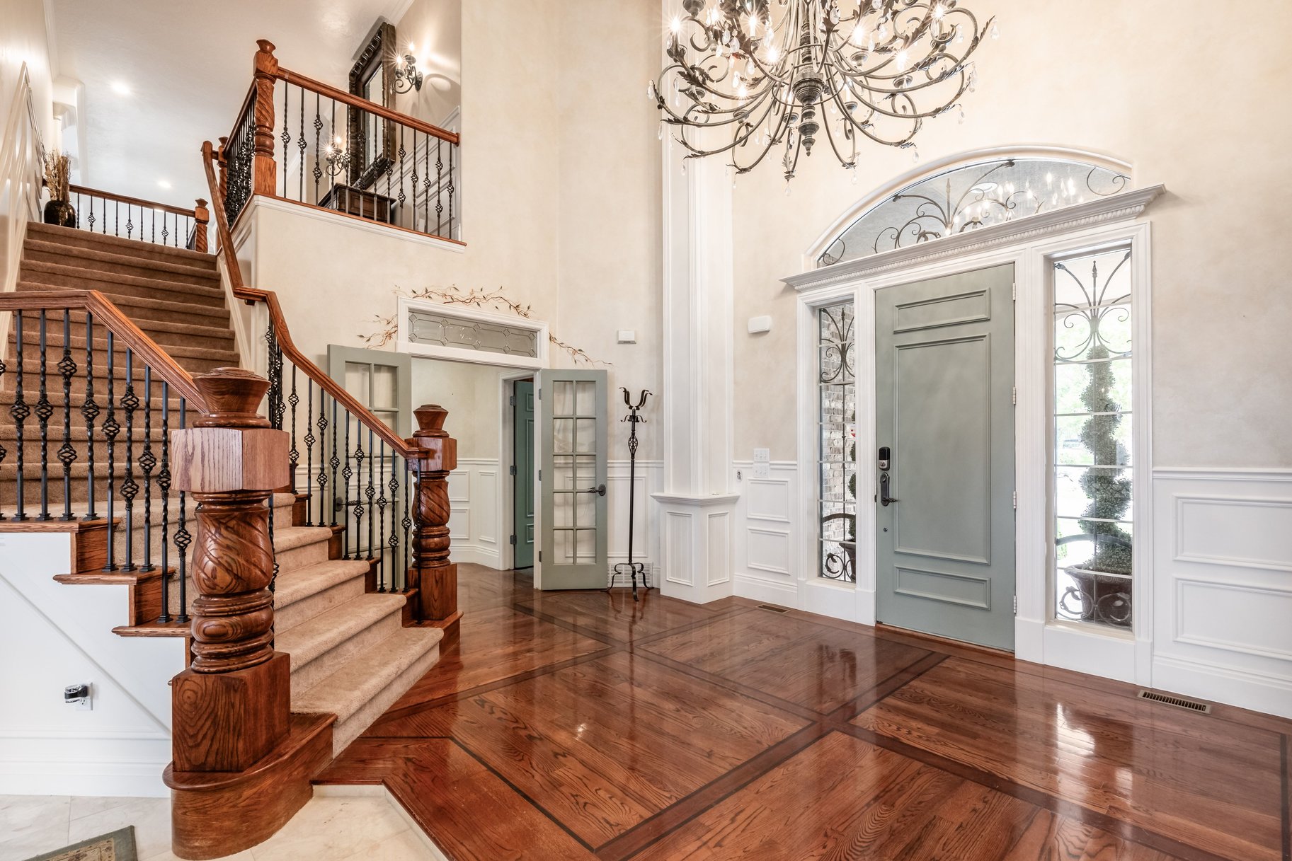  Stately Gated-Community Estate on Nearly Half an Acre: Vaulted Ceilings, Valley - 物件實景