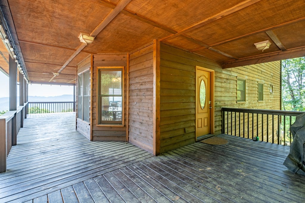 Murphy, North Carolina, 28096, United States, 4 Bedrooms Bedrooms, ,4 BathroomsBathrooms,Residential,For Sale,1871298