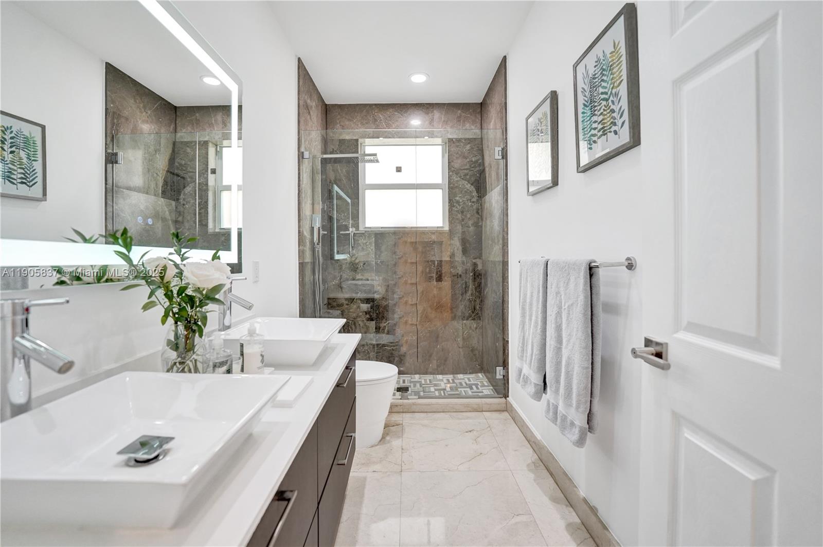 Weston, Florida, 33327, United States, 5 Bedrooms Bedrooms, ,3 BathroomsBathrooms,Residential,For Sale,1991859