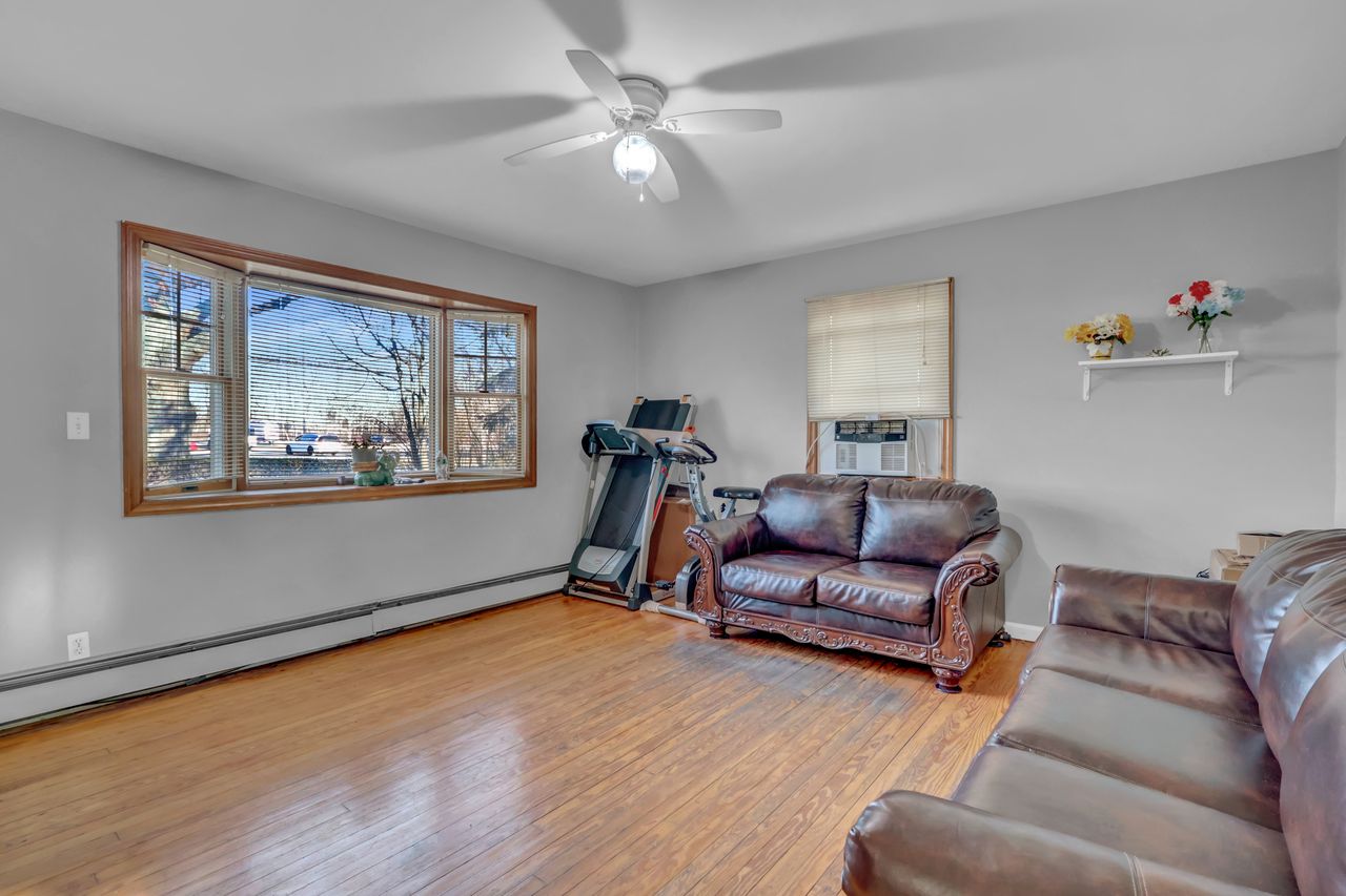 Eastport, New York, 11941, United States, 3 Bedrooms Bedrooms, ,3 BathroomsBathrooms,Residential,For Sale,2008841