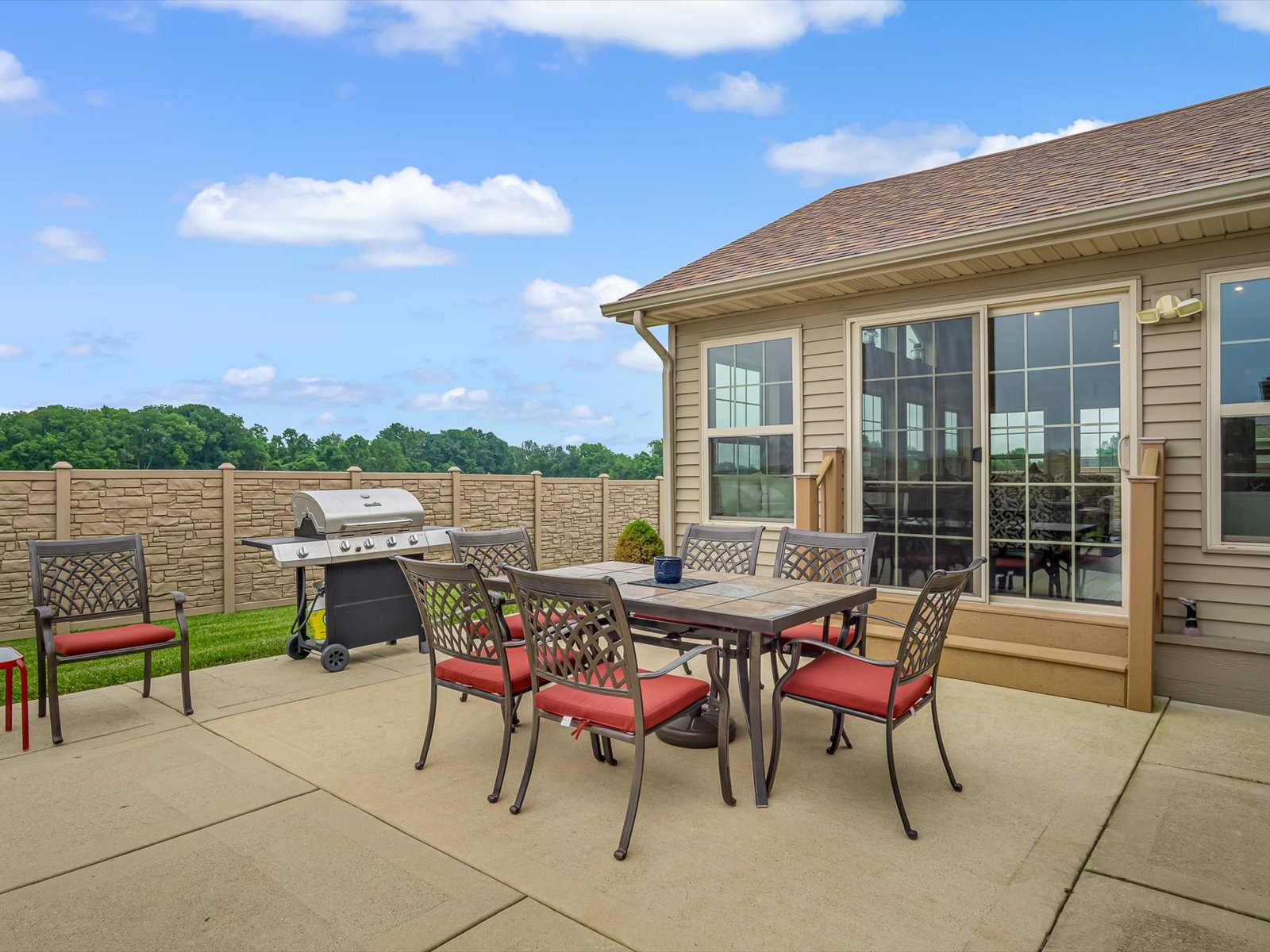 Swansea, Illinois, 62226, United States, 4 Bedrooms Bedrooms, ,4 BathroomsBathrooms,Residential,For Sale,1863975
