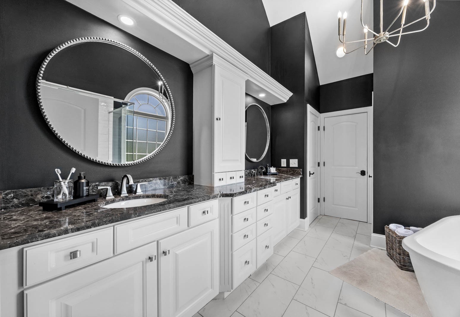 Clarksville, Tennessee, 37043, United States, 4 Bedrooms Bedrooms, ,5 BathroomsBathrooms,Residential,For Sale,1997798