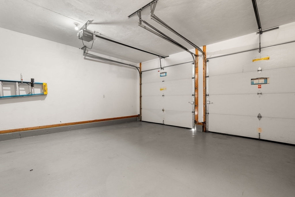 Kingston, Massachusetts, 02364, United States, 2 Bedrooms Bedrooms, ,3 BathroomsBathrooms,Residential,For Sale,1932418