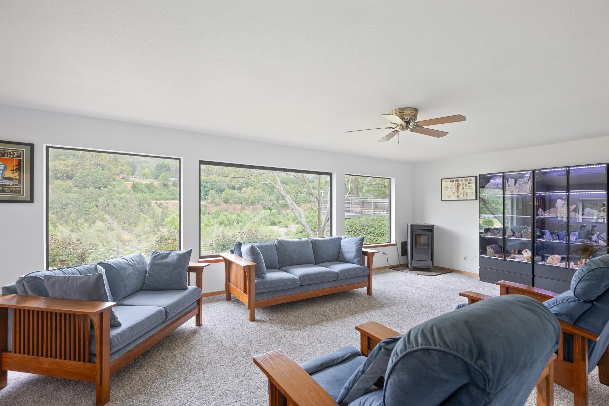 Grants Pass, Oregon, 97527, United States, 3 Bedrooms Bedrooms, ,3 BathroomsBathrooms,Residential,For Sale,1822817