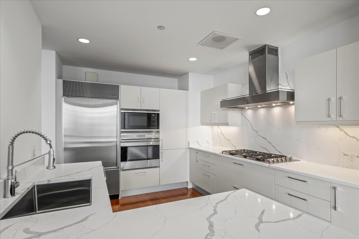 Chicago, Illinois, 60611, United States, 2 Bedrooms Bedrooms, ,3 BathroomsBathrooms,Residential,For Sale,1927398