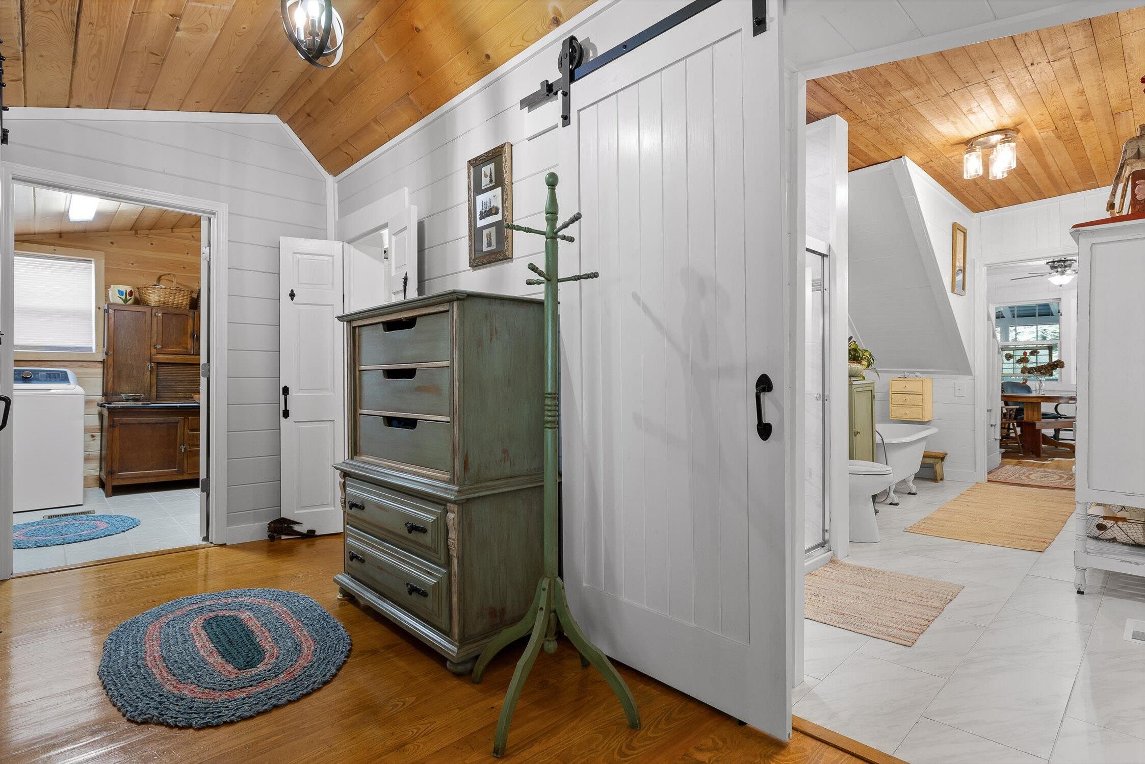 Mentone, Alabama, 35984, United States, 3 Bedrooms Bedrooms, ,2 BathroomsBathrooms,Residential,For Sale,1973723