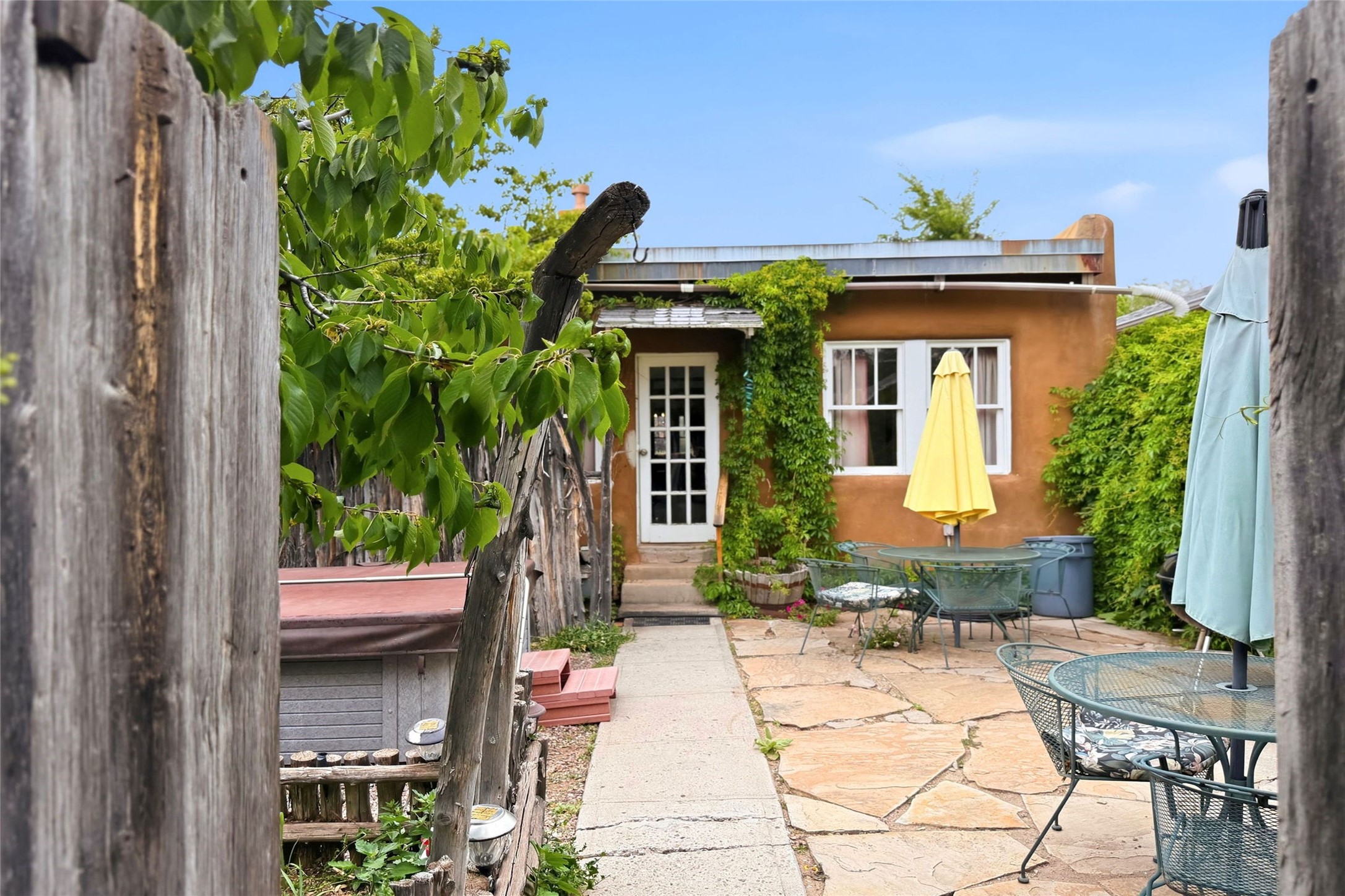  216 E Santa Fe Avenue - 物件實景