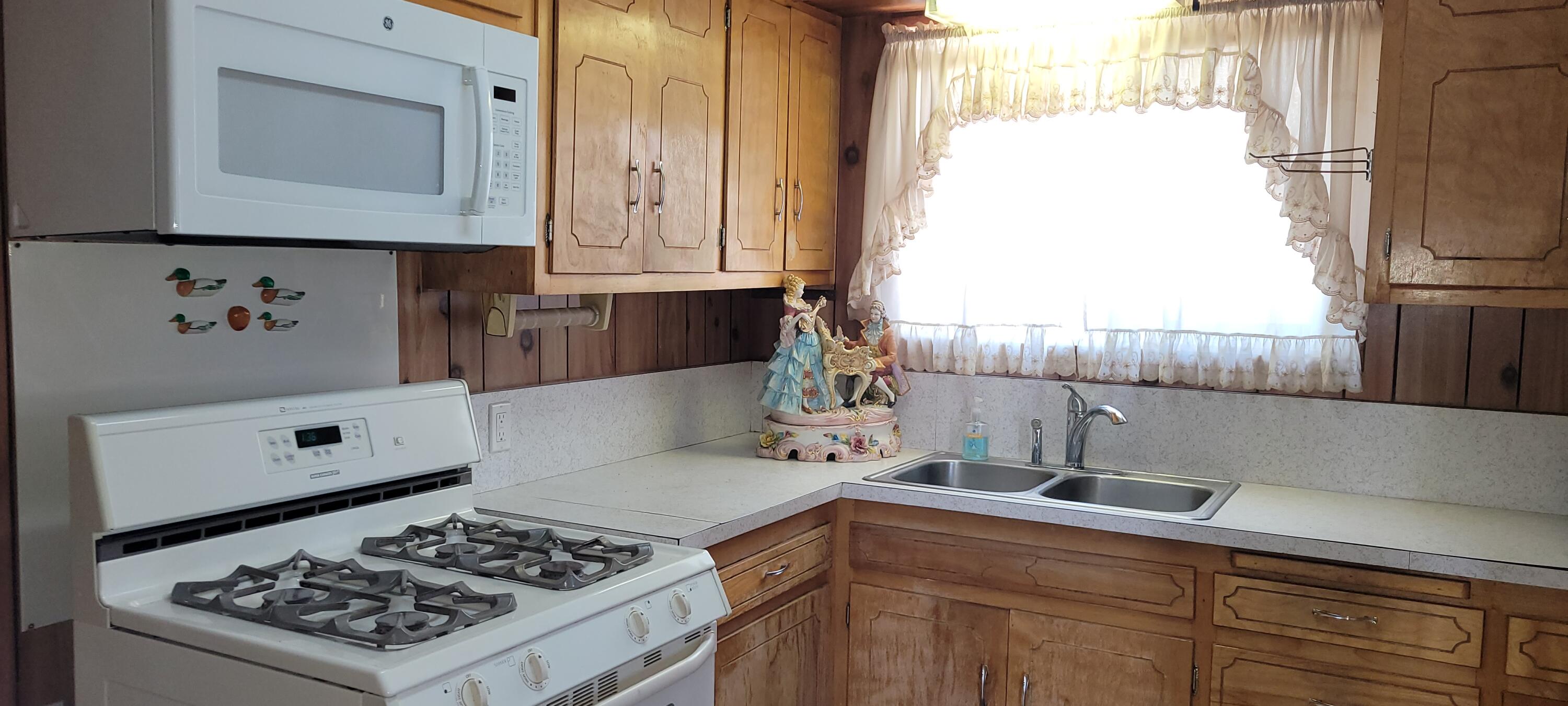 Compton, California, 90220, United States, 3 Bedrooms Bedrooms, ,1 BathroomBathrooms,Residential,For Sale,1944984