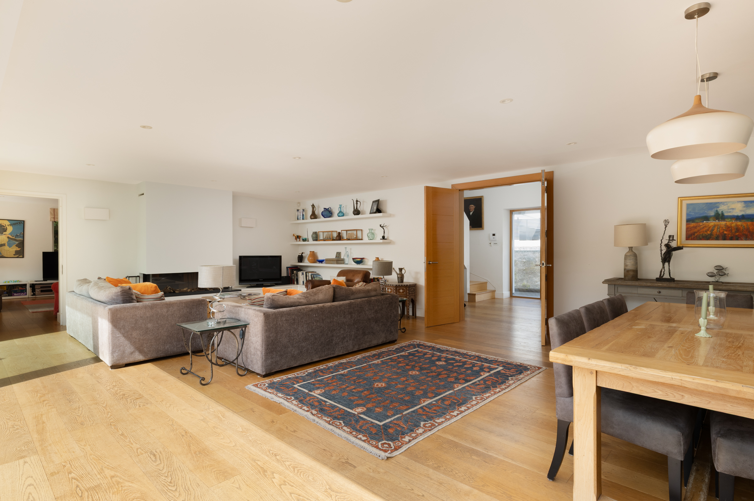  A detached modern six bedroom family house located on the private Coombe Estate - 物件實景
