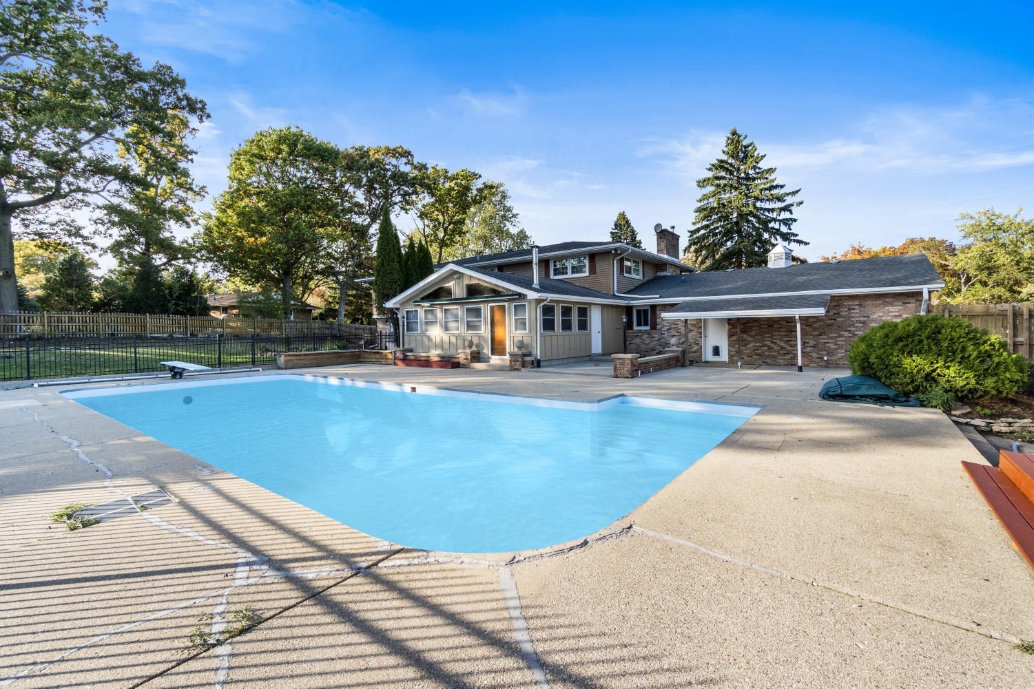 Winthrop Harbor, Illinois, 60096, United States, 5 Bedrooms Bedrooms, ,4 BathroomsBathrooms,Residential,For Sale,1982535