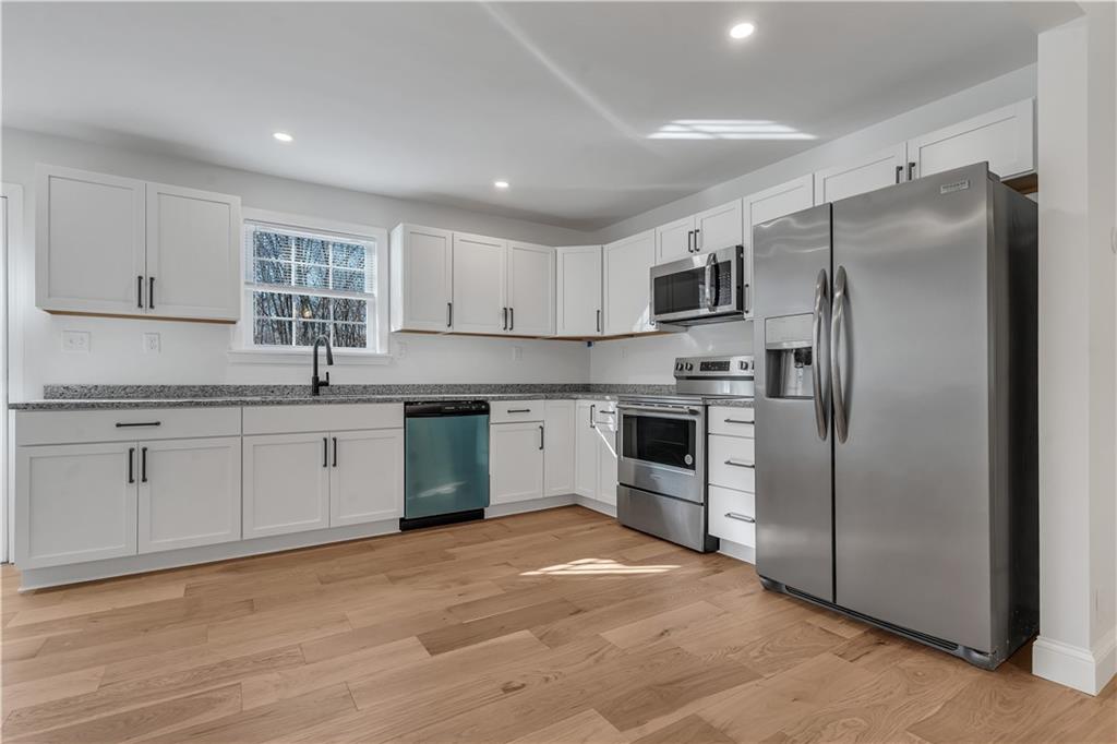 Burrillville, Rhode Island, 02859, United States, 5 Bedrooms Bedrooms, ,3 BathroomsBathrooms,Residential,For Sale,2008536