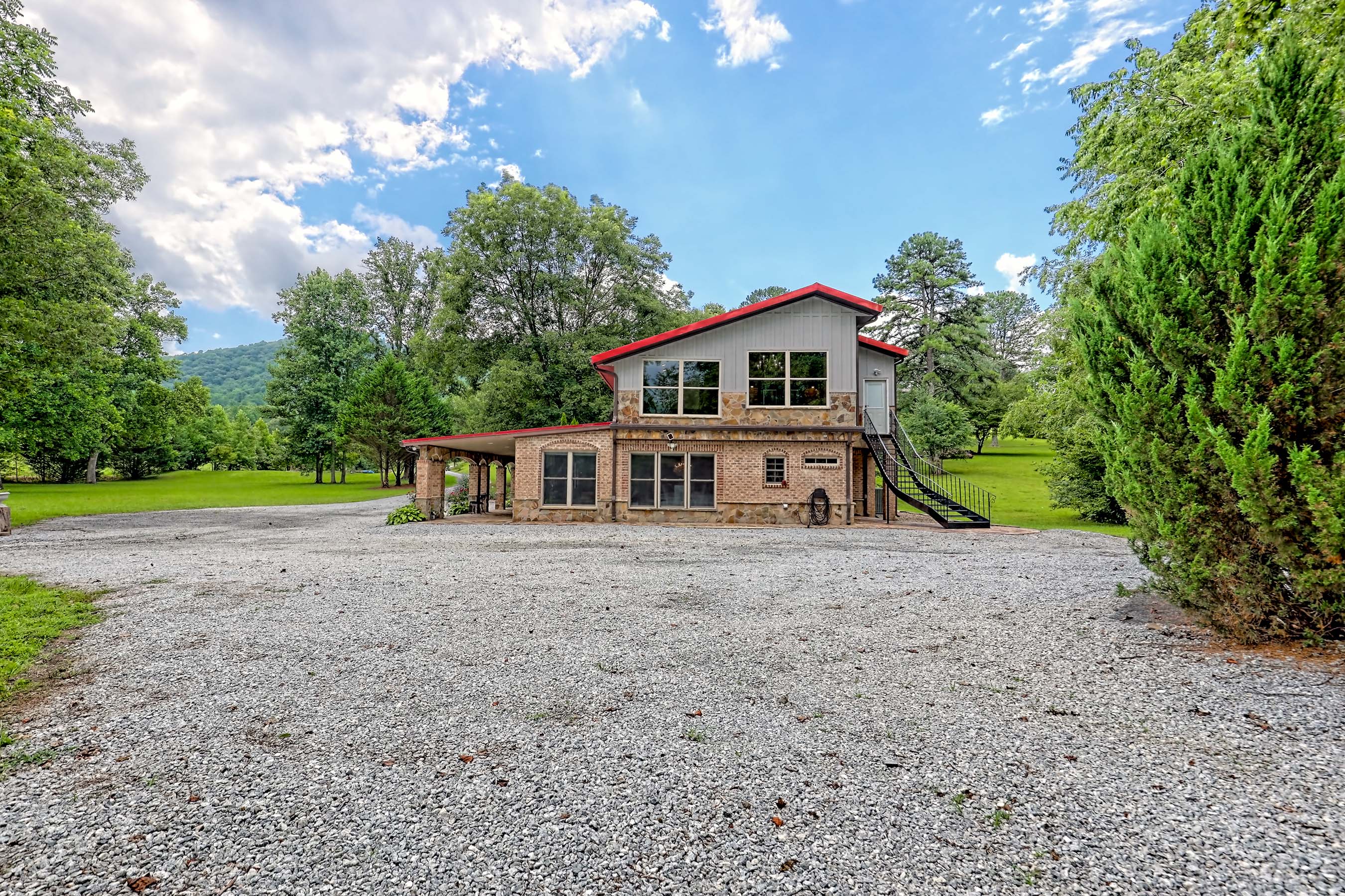  Tuscan Villa in Northeast Georgia Mountains - 物件實景