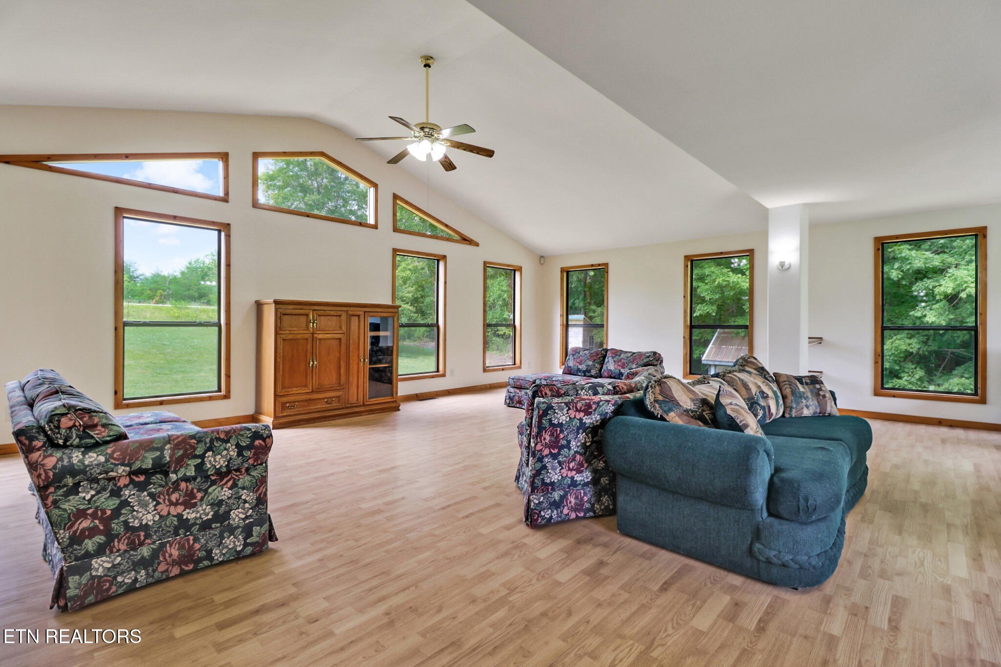 Crossville, Tennessee, 38571, United States, 3 Bedrooms Bedrooms, ,4 BathroomsBathrooms,Residential,For Sale,1979710