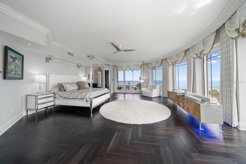 100 Beach Drive NE Unit 1900, St Petersburg, Florida, 33701, United States, 4 Bedrooms Bedrooms, ,6 BathroomsBathrooms,Residential,For Sale,100 Beach Drive NE Unit 1900,1618672