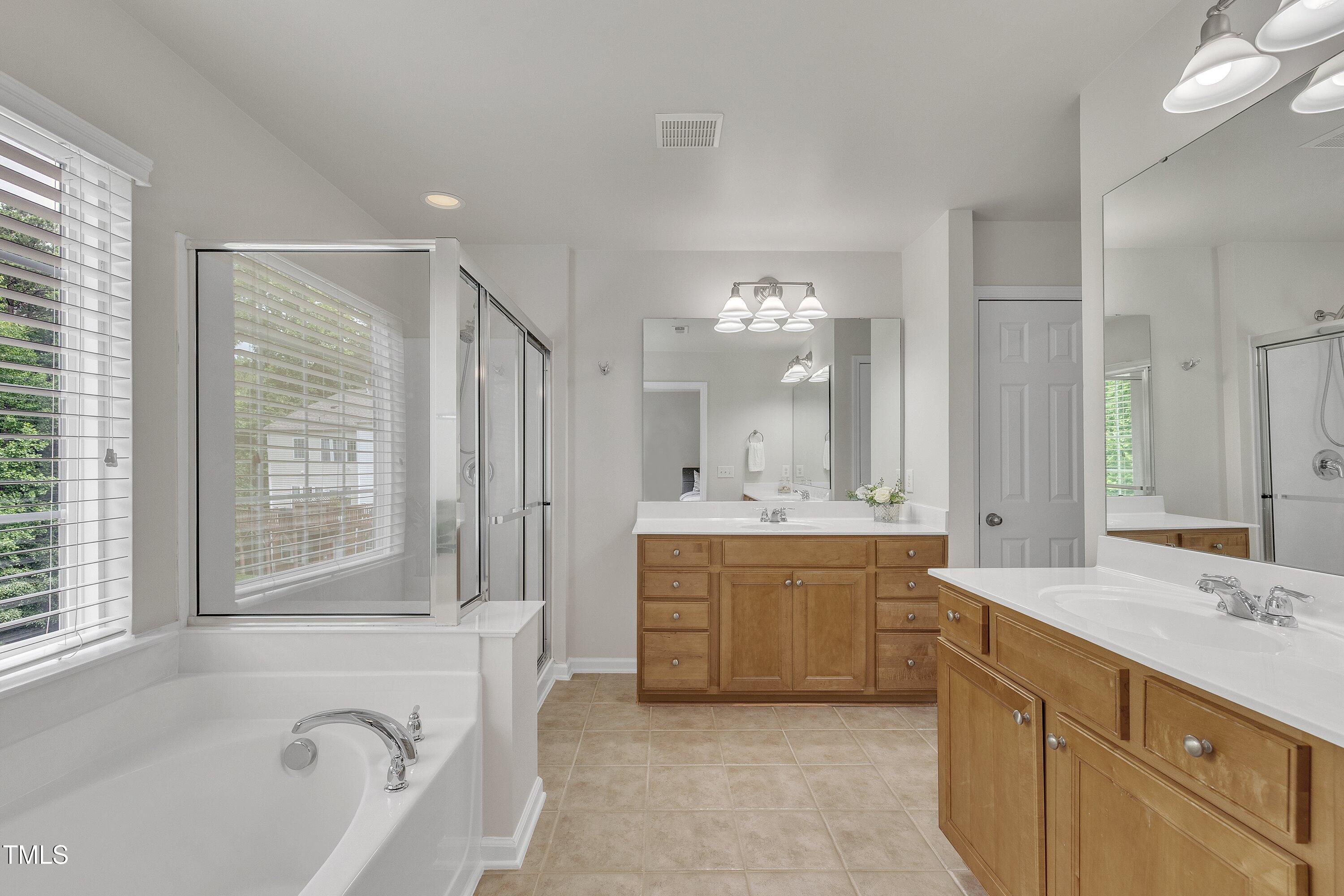Raleigh, North Carolina, 27612, United States, 3 Bedrooms Bedrooms, ,4 BathroomsBathrooms,Residential,For Sale,1932612