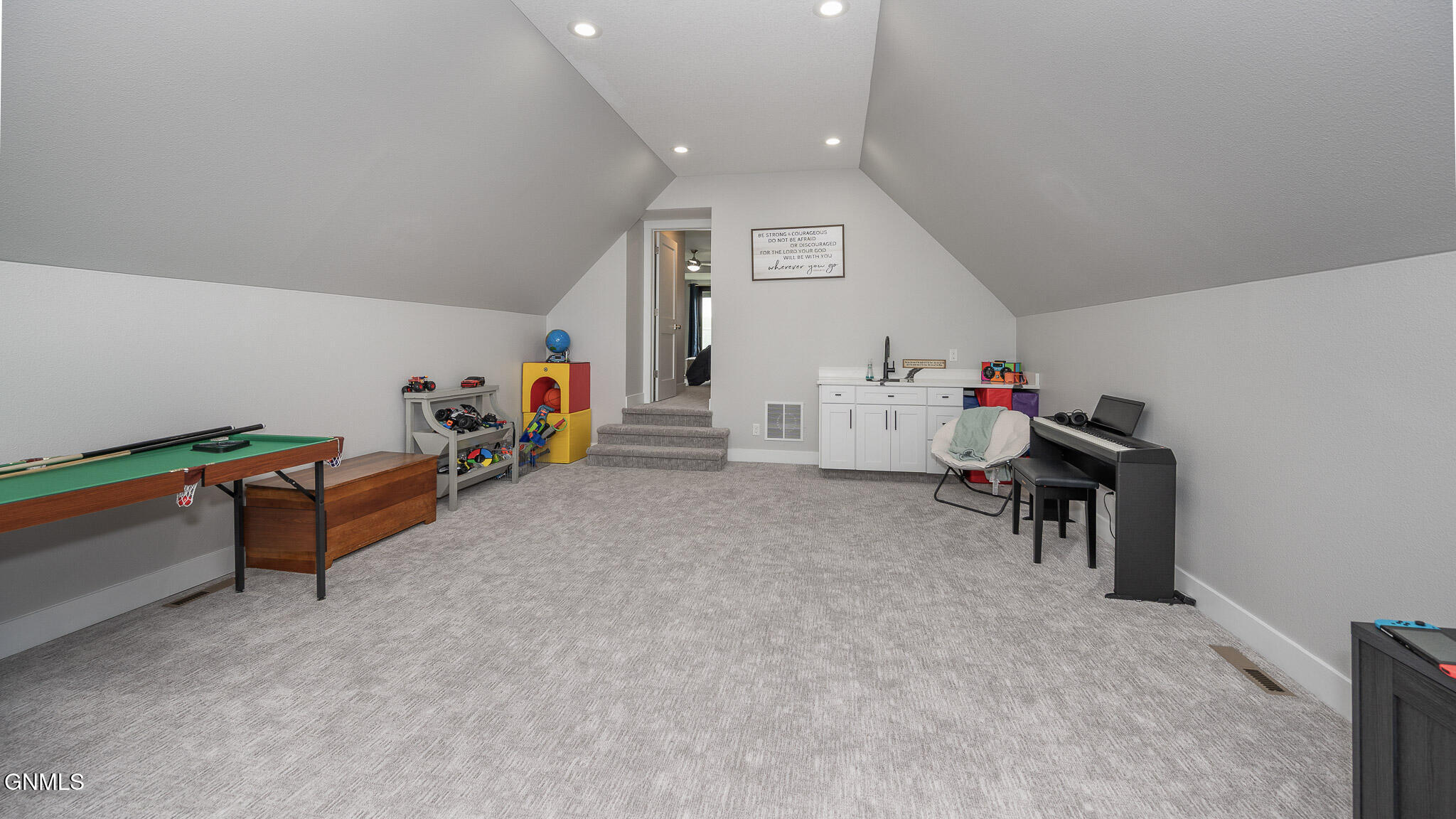 Bismarck, North Dakota, 58504, United States, 6 Bedrooms Bedrooms, ,4 BathroomsBathrooms,Residential,For Sale,1982102