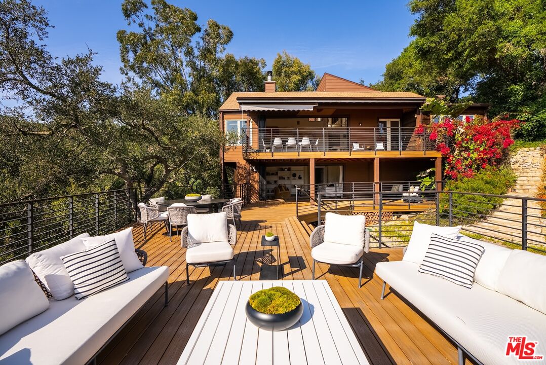 Topanga, California, 90290, United States, 4 Bedrooms Bedrooms, ,5 BathroomsBathrooms,Residential,For Sale,1796839