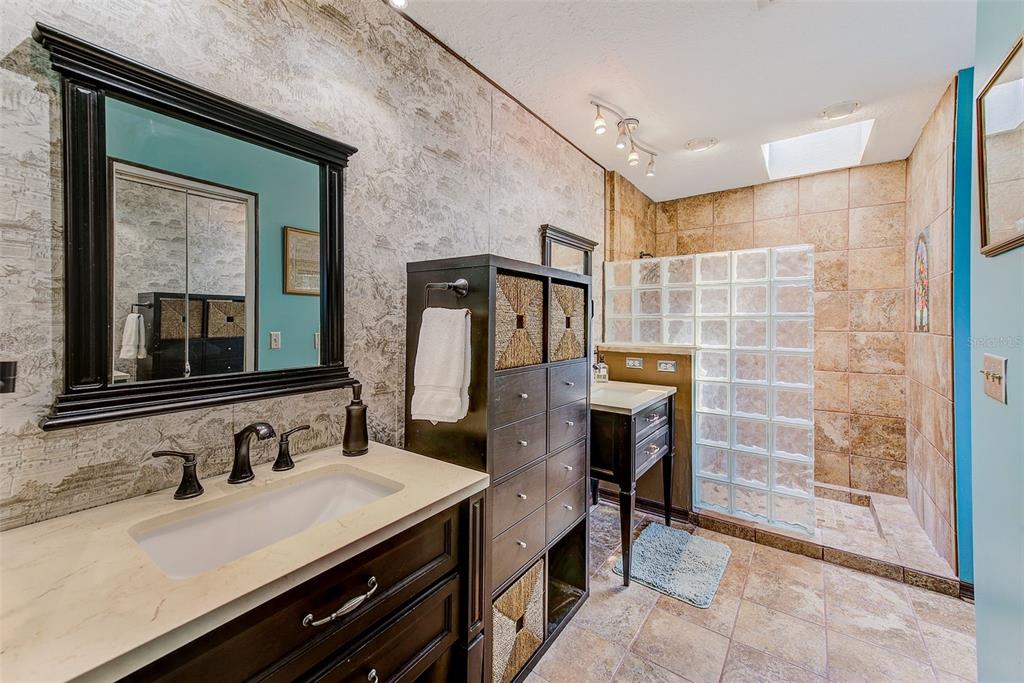 Largo, Florida, 33773, United States, 3 Bedrooms Bedrooms, ,2 BathroomsBathrooms,Residential,For Sale,1939430