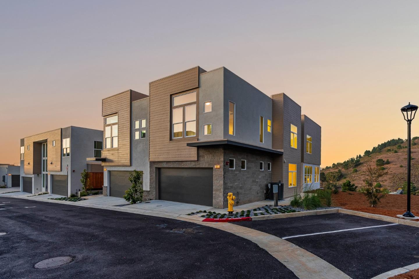 Pacifica, California, 94044, United States, 2 Bedrooms Bedrooms, ,3 BathroomsBathrooms,Residential,For Sale,1989147