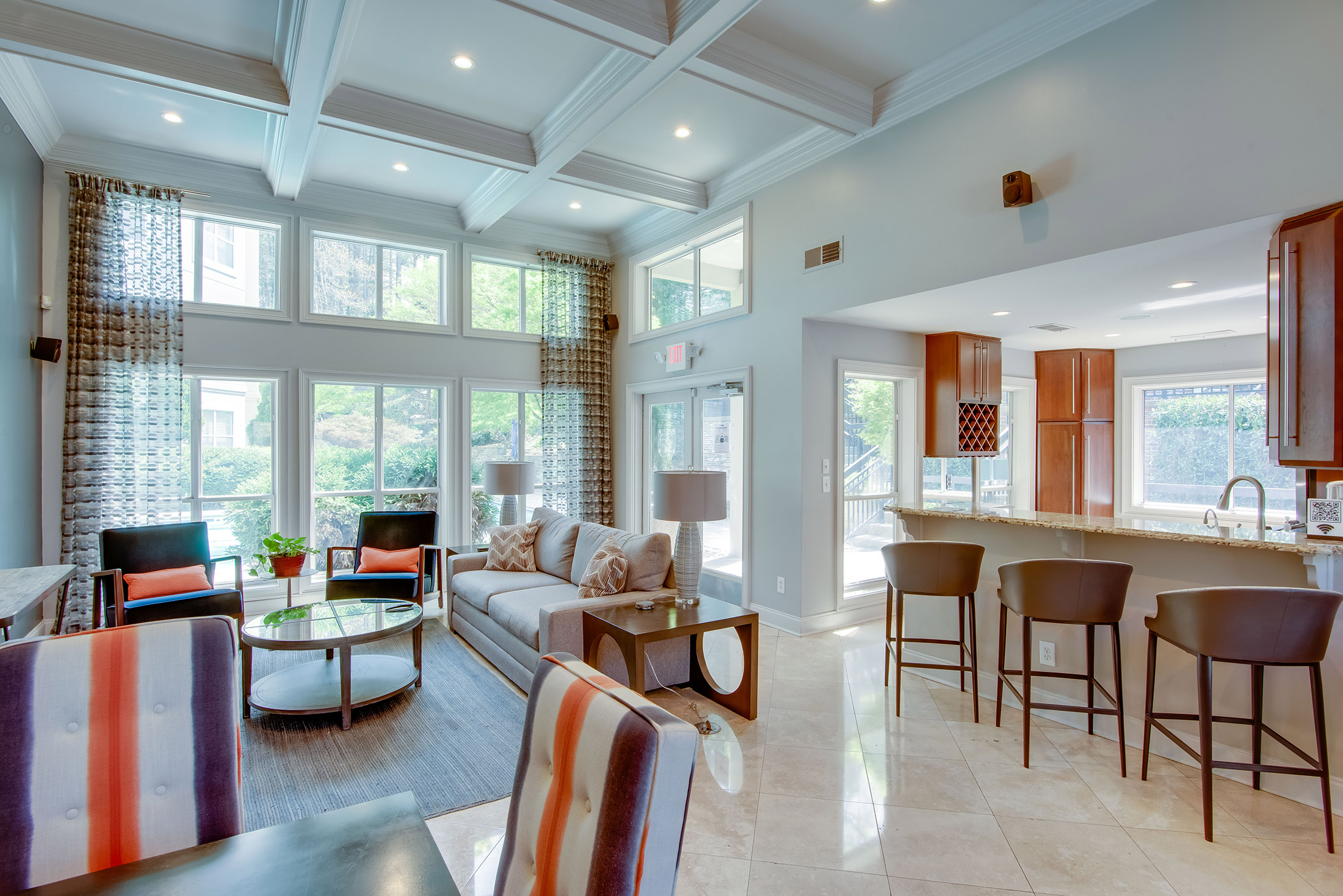  Spacious Corner Unit Condo in Resort-Style Community - 物件實景