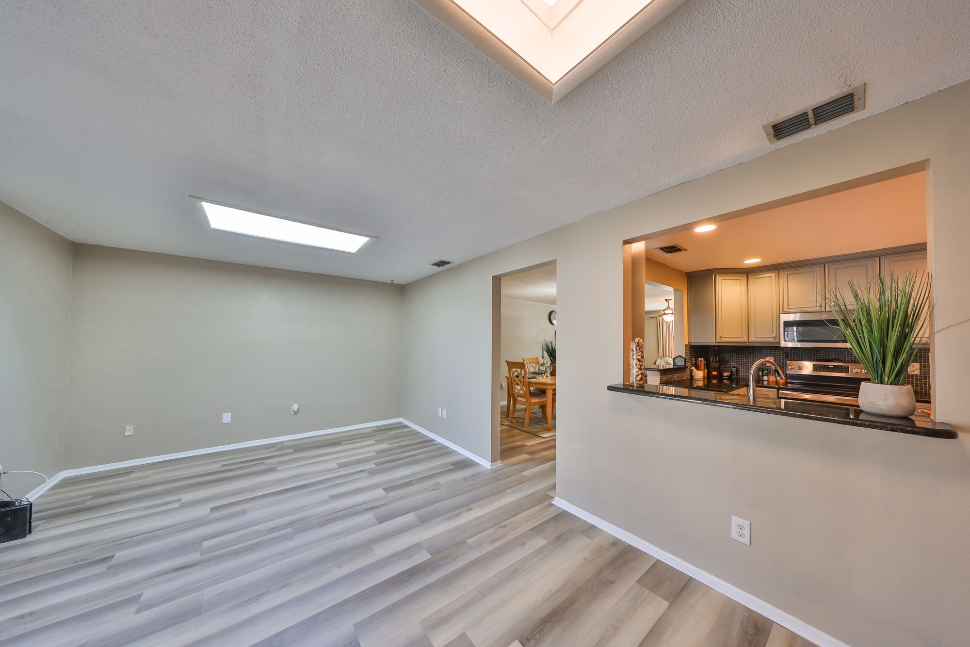 Seminole, Florida, 33772, United States, 4 Bedrooms Bedrooms, ,2 BathroomsBathrooms,Residential,For Sale,2013302