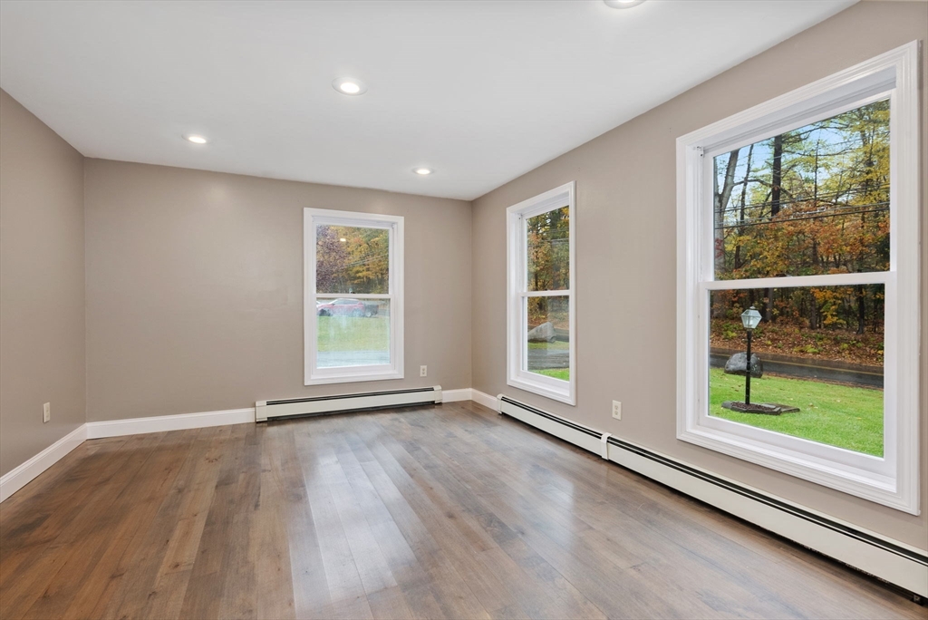 Greenfield, Massachusetts, 01301, United States, 4 Bedrooms Bedrooms, ,4 BathroomsBathrooms,Residential,For Sale,1967779