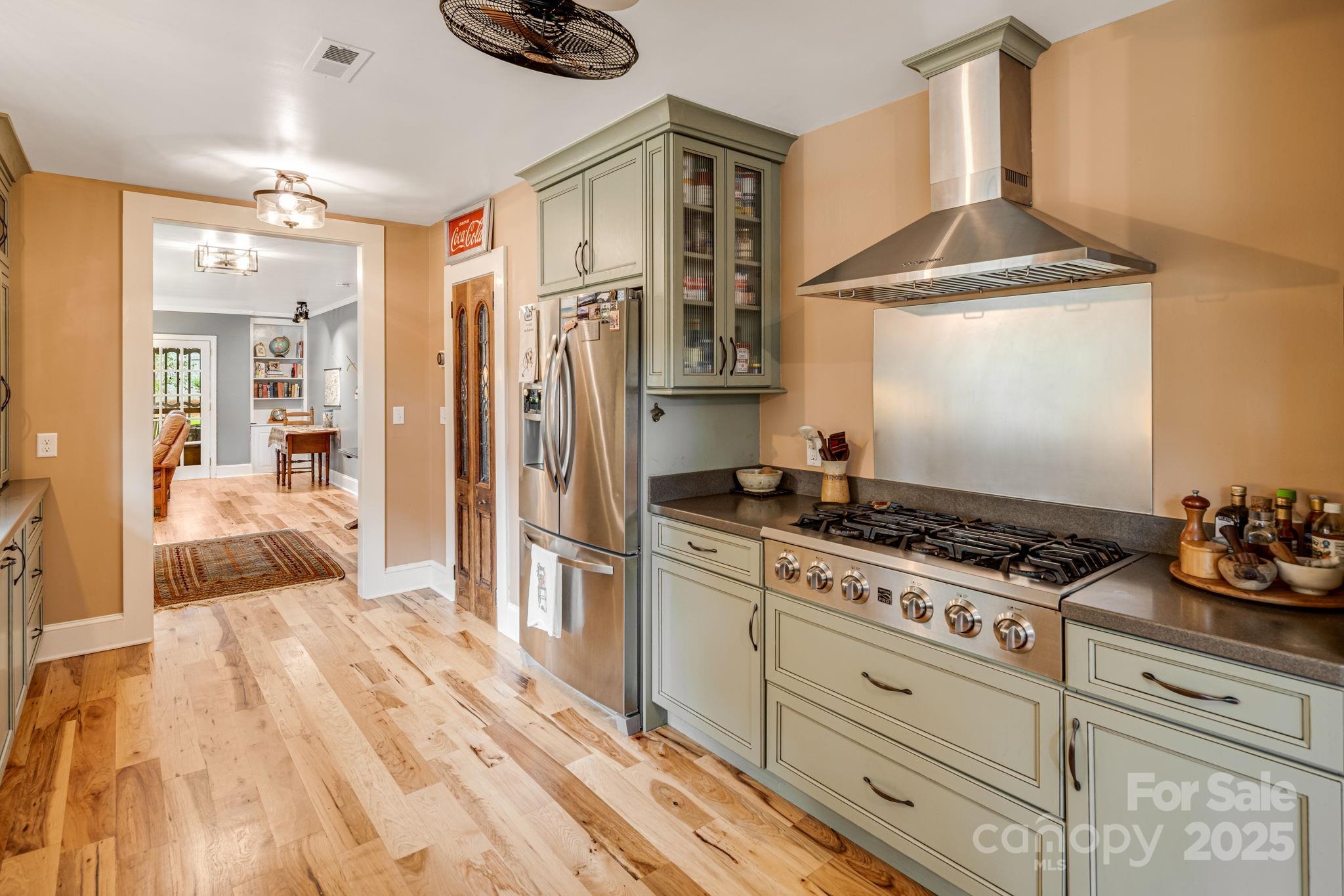 Asheville, North Carolina, 28804, United States, 3 Bedrooms Bedrooms, ,2 BathroomsBathrooms,Residential,For Sale,1916392