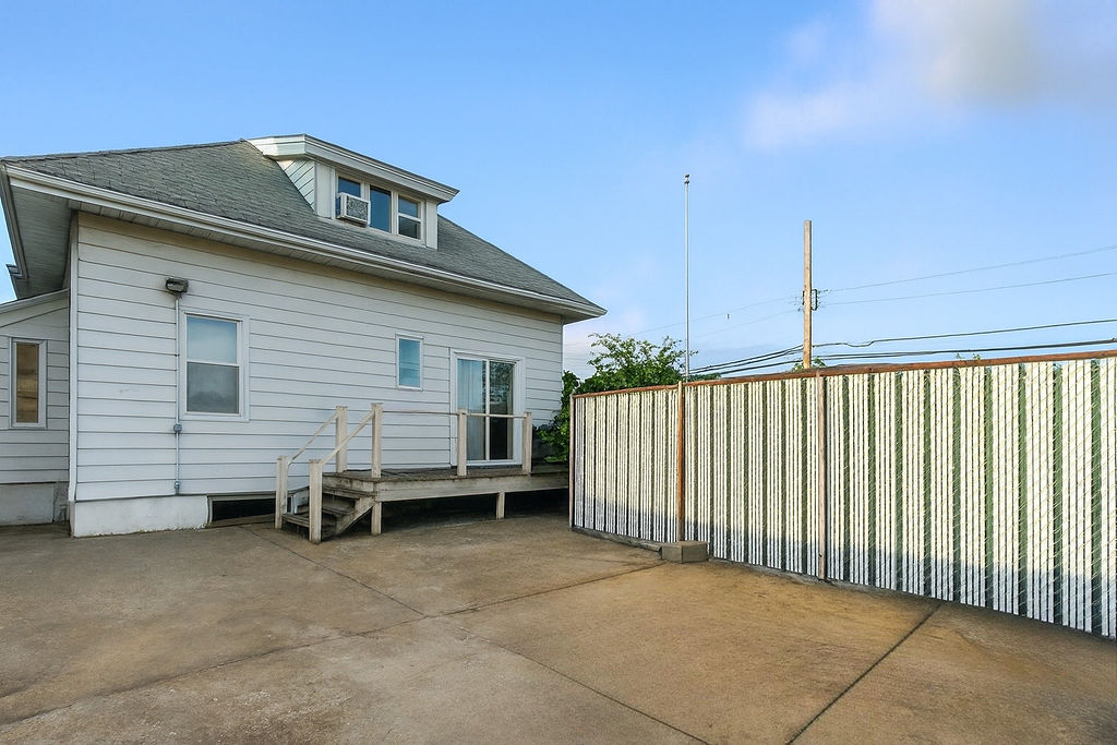 Howard Beach, New York, 11414, United States, 5 Bedrooms Bedrooms, ,2 BathroomsBathrooms,Residential,For Sale,1975186