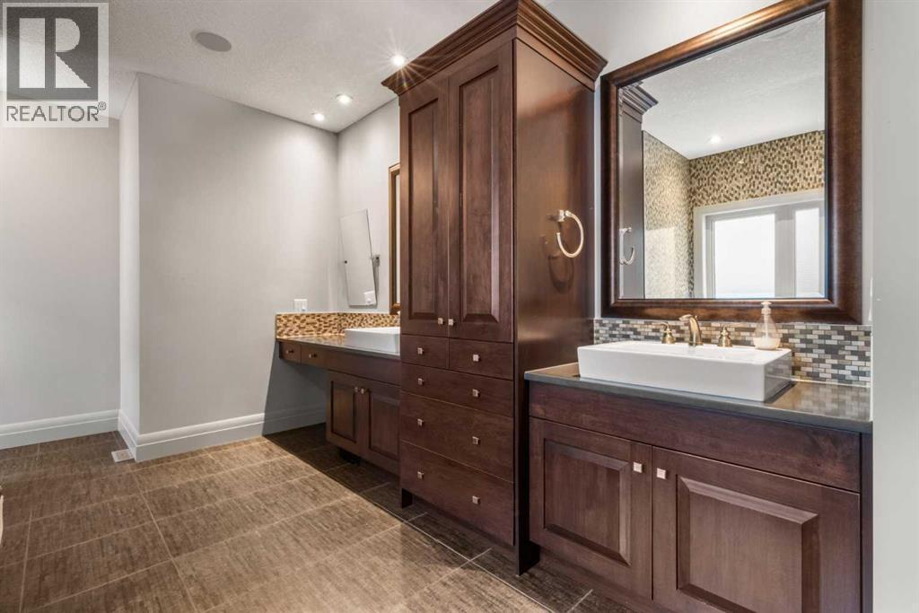 CALGARY, Alberta, T2E 2A7, CA, 5 Bedrooms Bedrooms, ,3 BathroomsBathrooms,Residential,For Sale,1947976