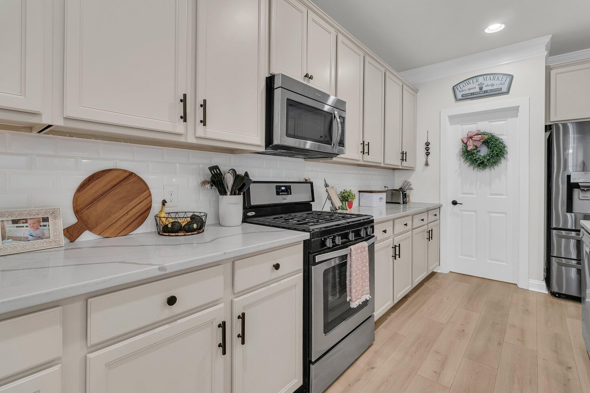 Charleston, South Carolina, 29414, United States, 4 Bedrooms Bedrooms, ,3 BathroomsBathrooms,Residential,For Sale,1979089