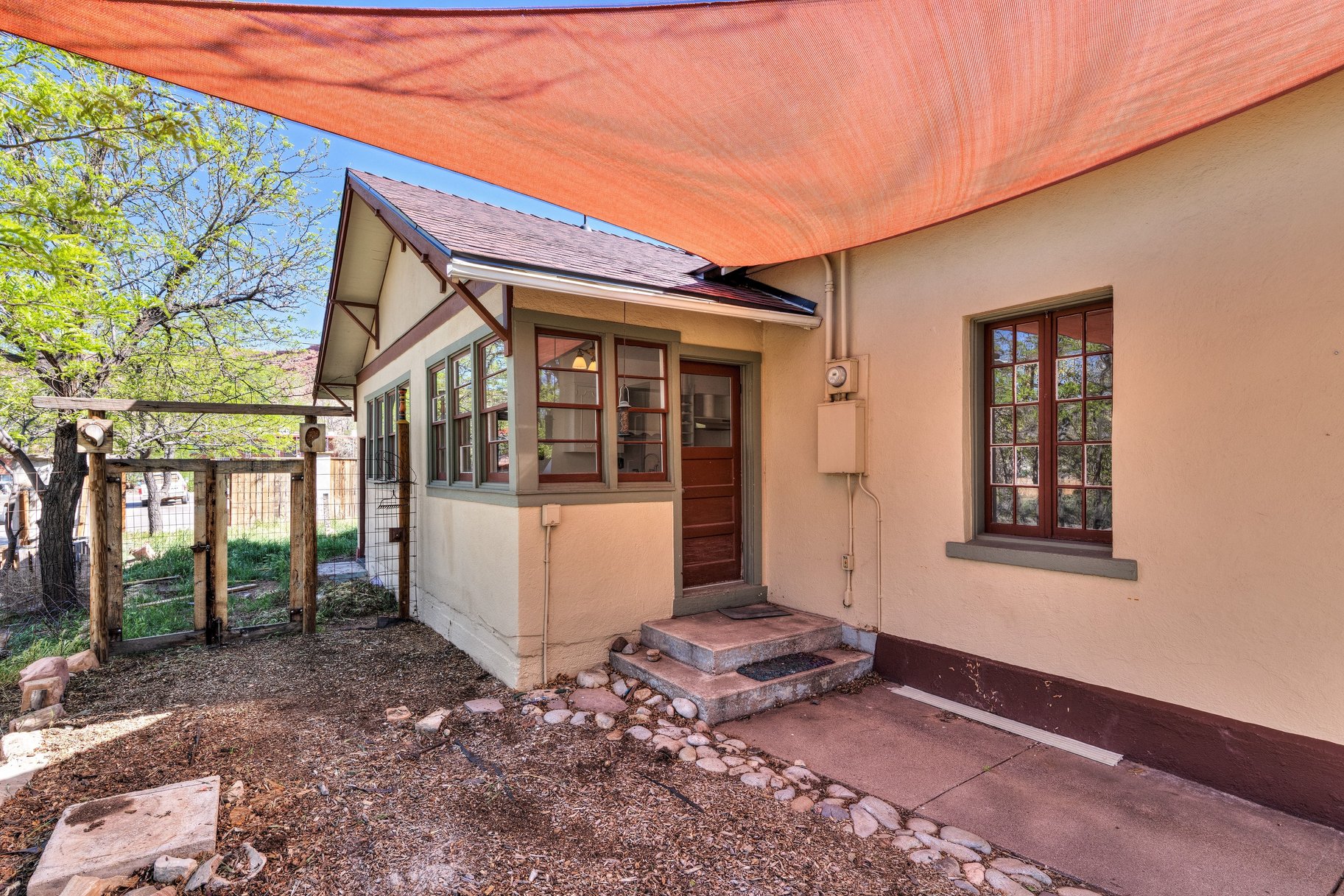  Charming Vintage Home Rich with Character and History - 物件實景