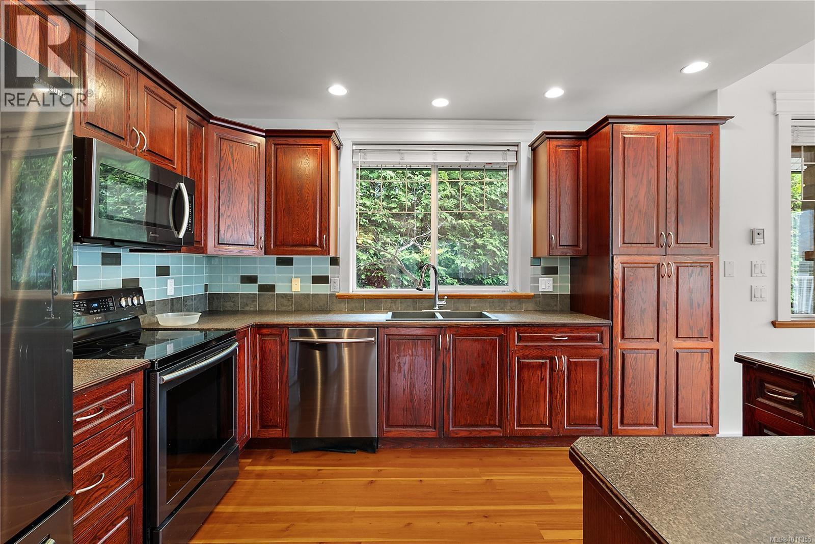 LANGFORD, British Columbia, V9C 4L5, CA, 4 Bedrooms Bedrooms, ,4 BathroomsBathrooms,Residential,For Sale,1946861